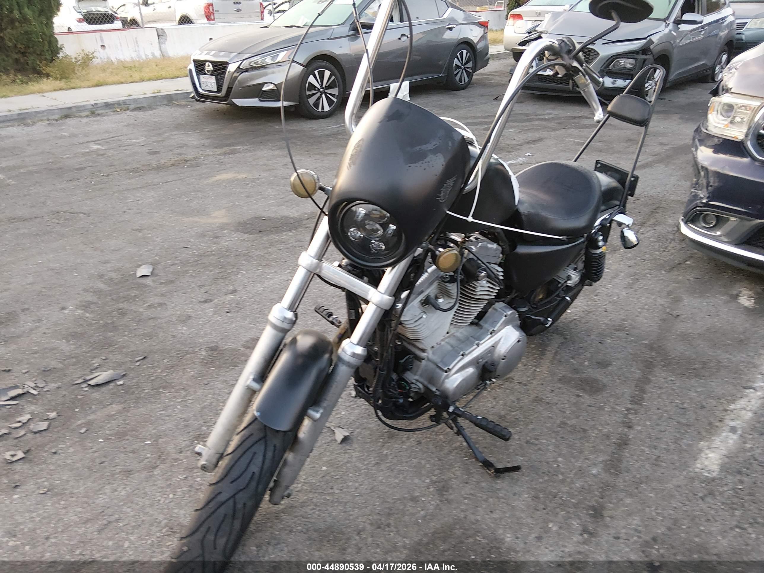 HARLEY-DAVIDSON XL883 image 2