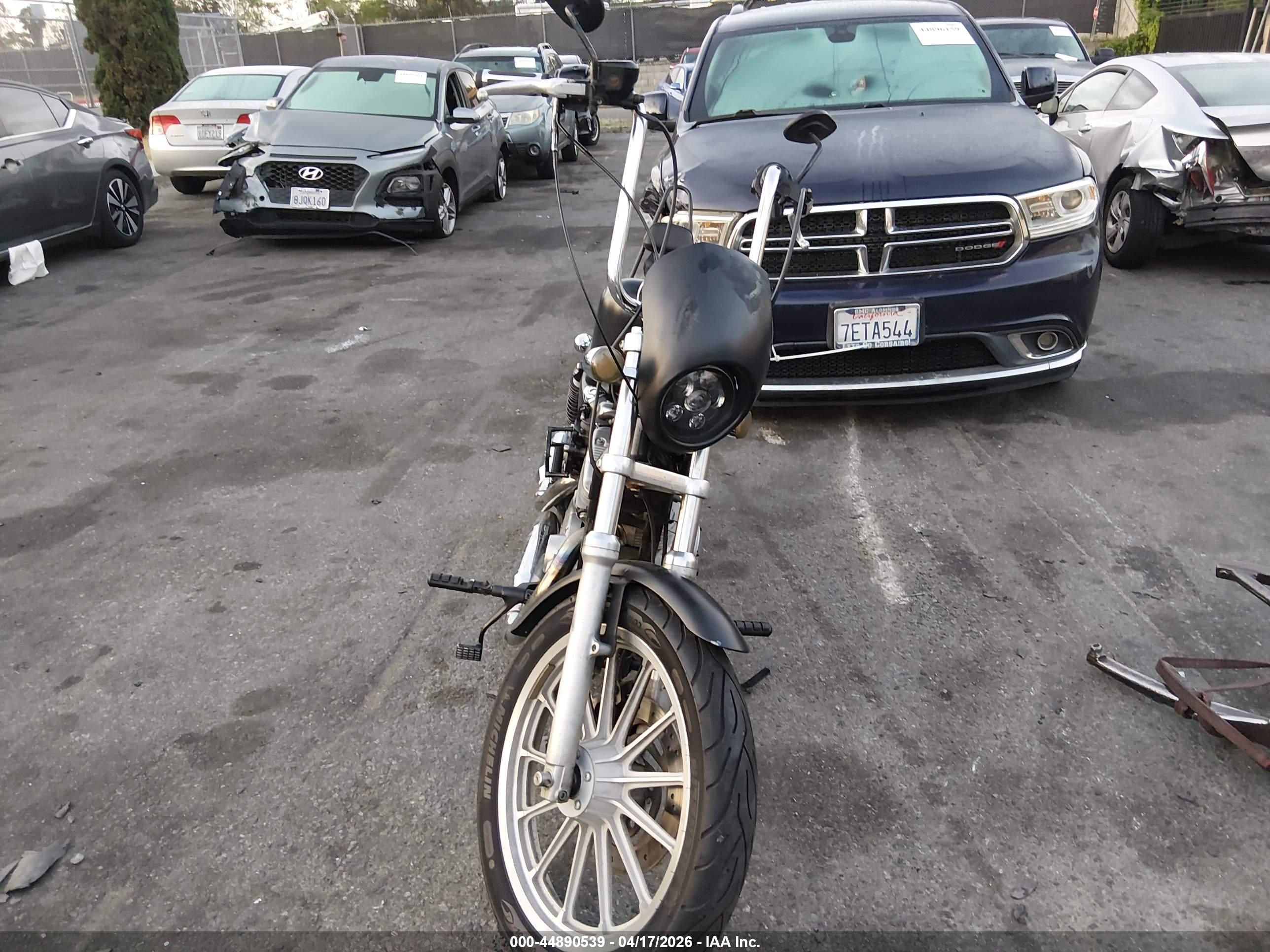HARLEY-DAVIDSON XL883 image 5
