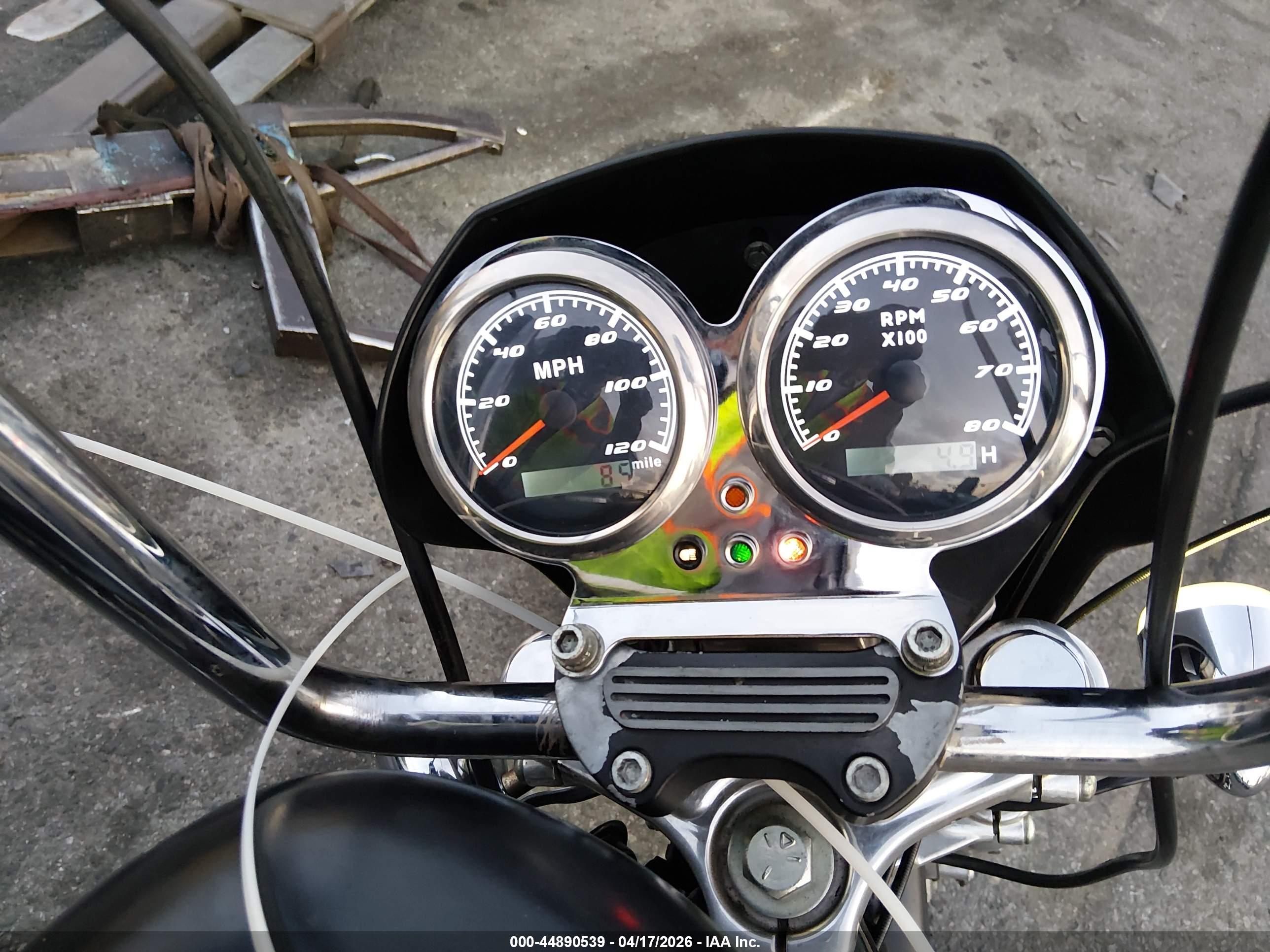 HARLEY-DAVIDSON XL883 image 7