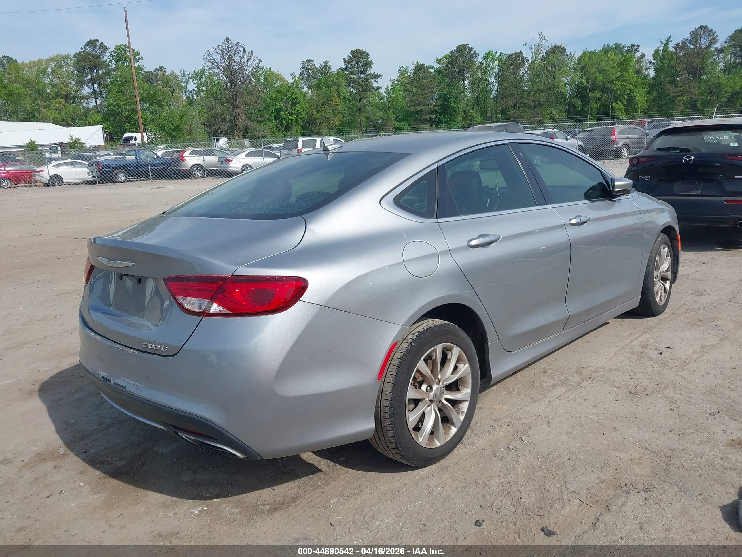 CHRYSLER 200 image 4