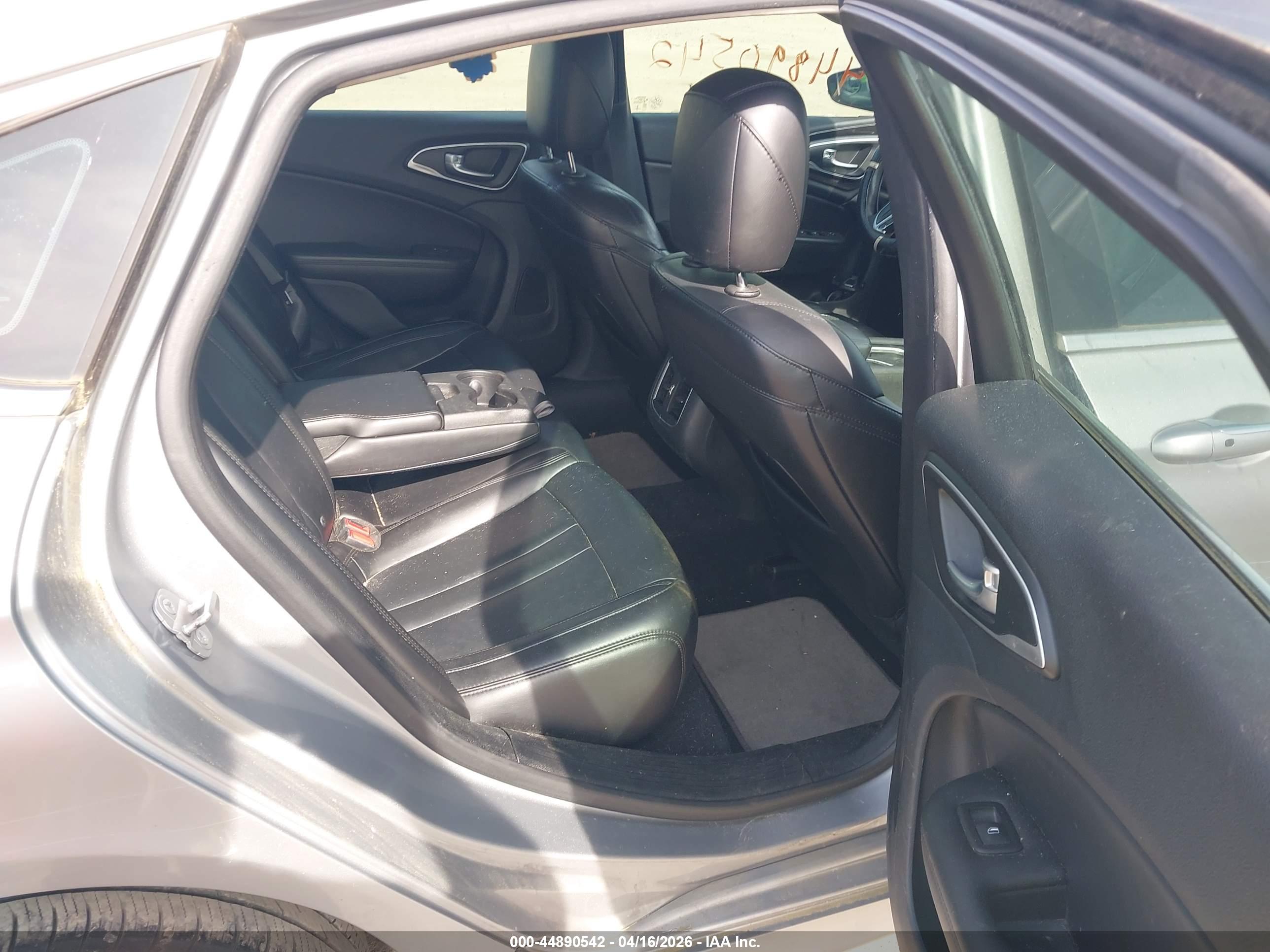CHRYSLER 200 image 8