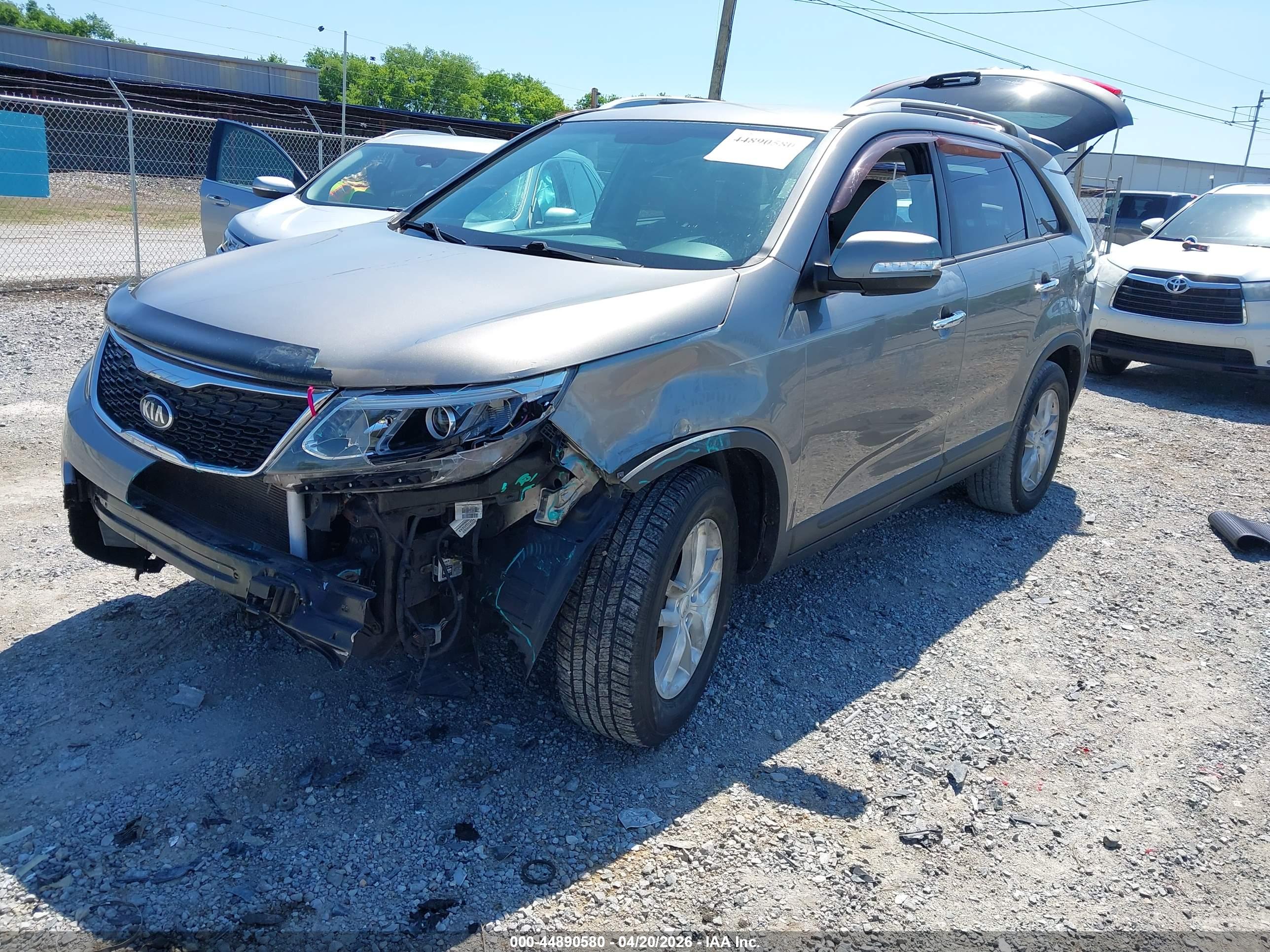 KIA SORENTO image 2