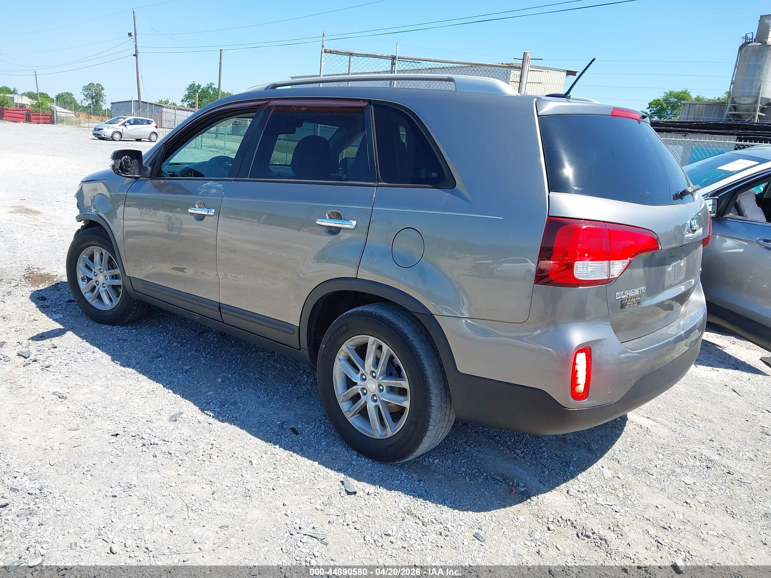 KIA SORENTO image 3