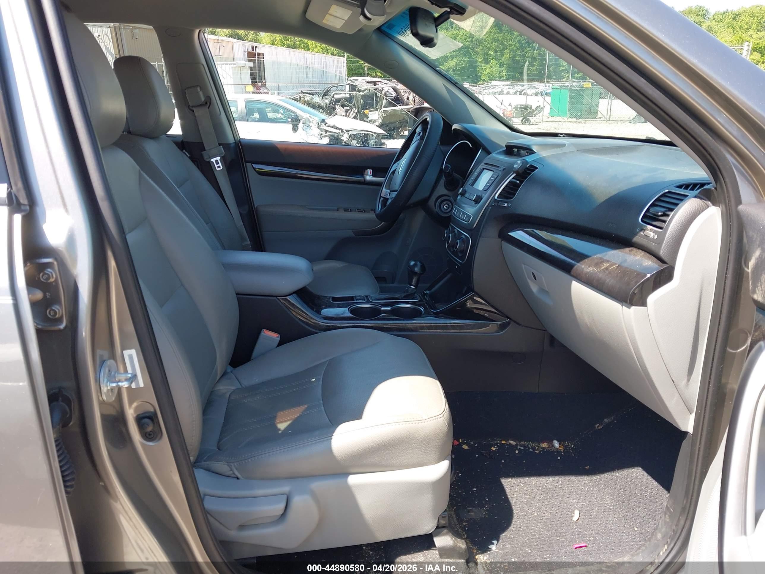 KIA SORENTO image 5