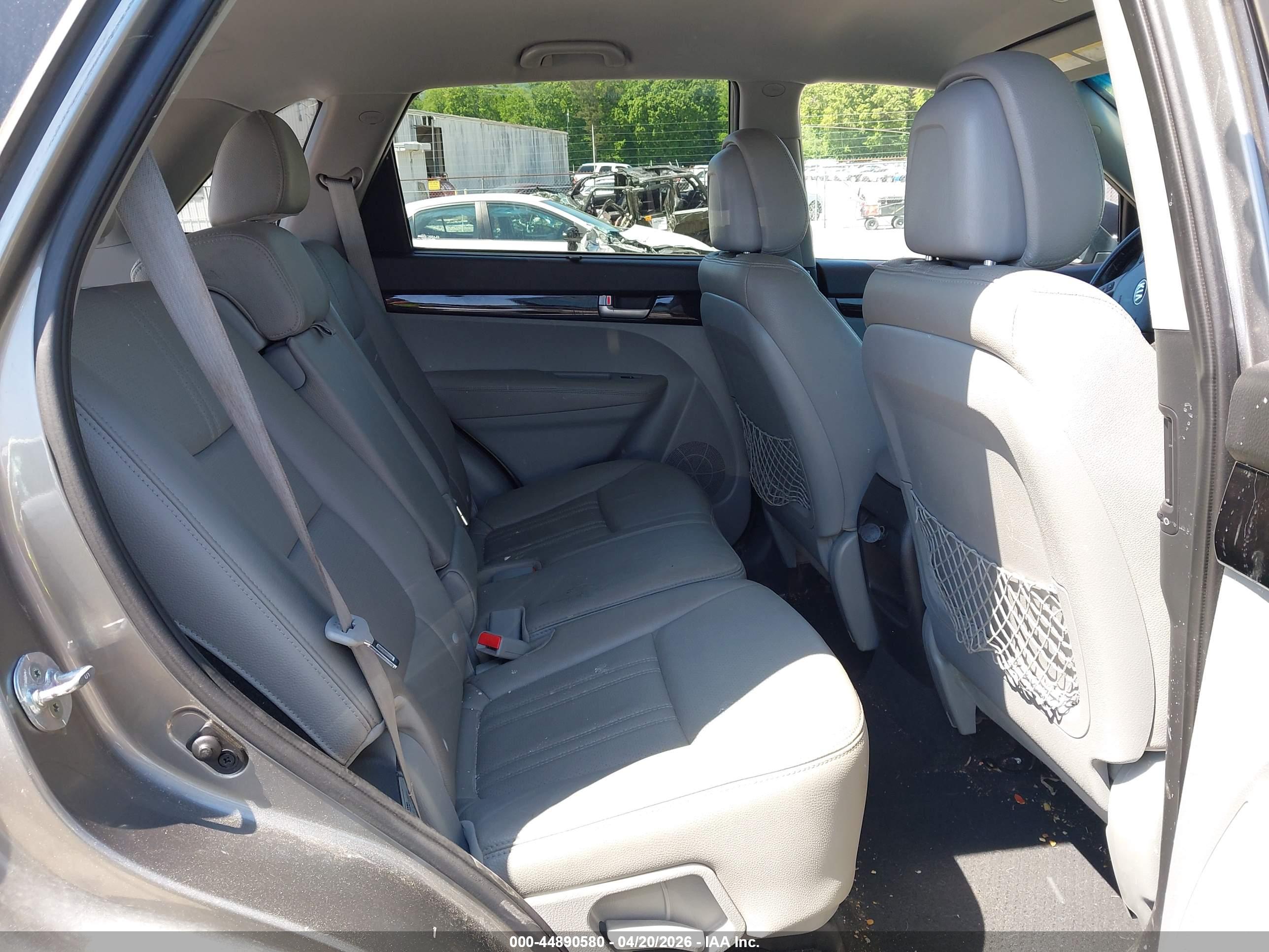 KIA SORENTO image 8