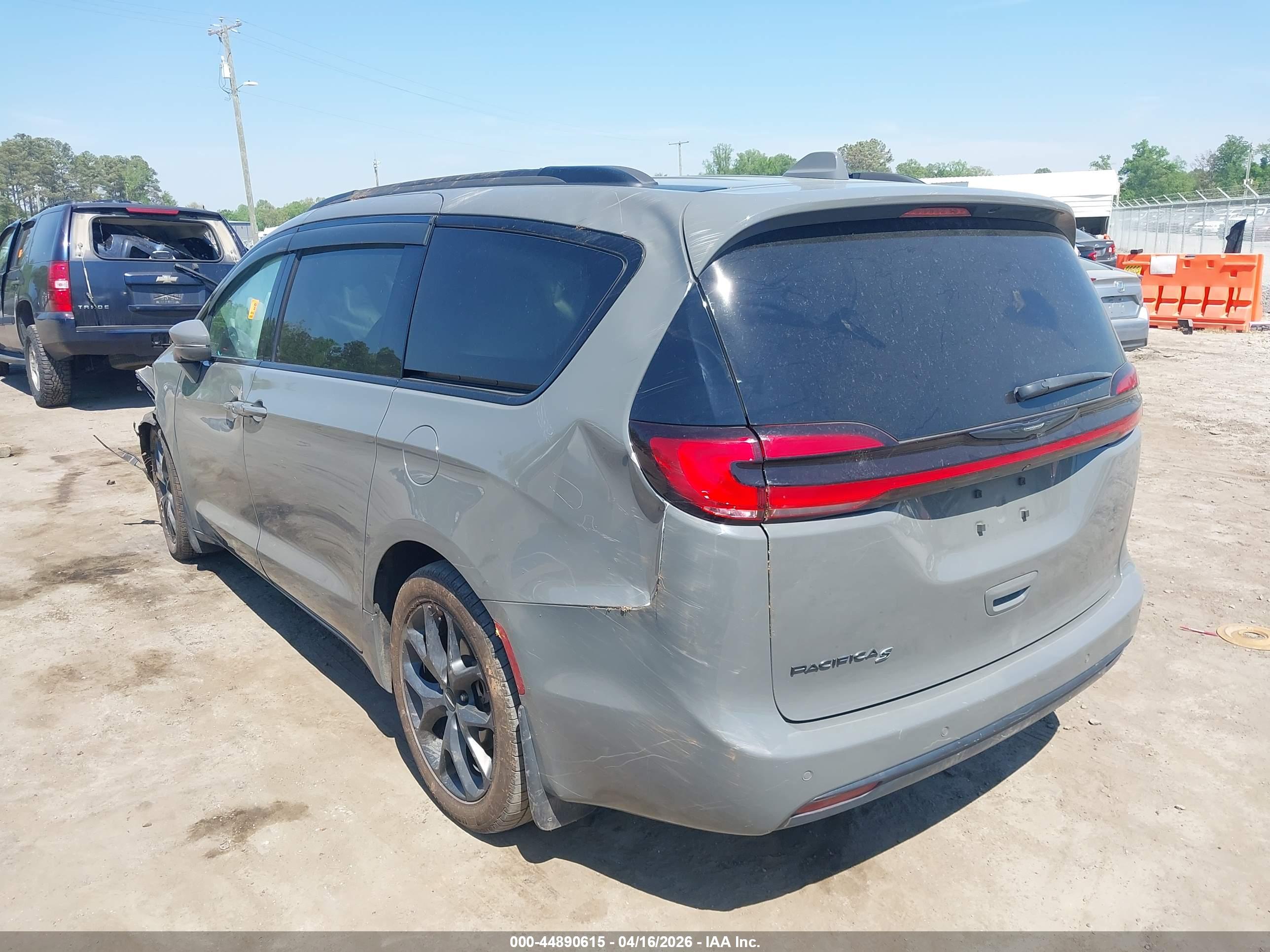 CHRYSLER PACIFICA image 3