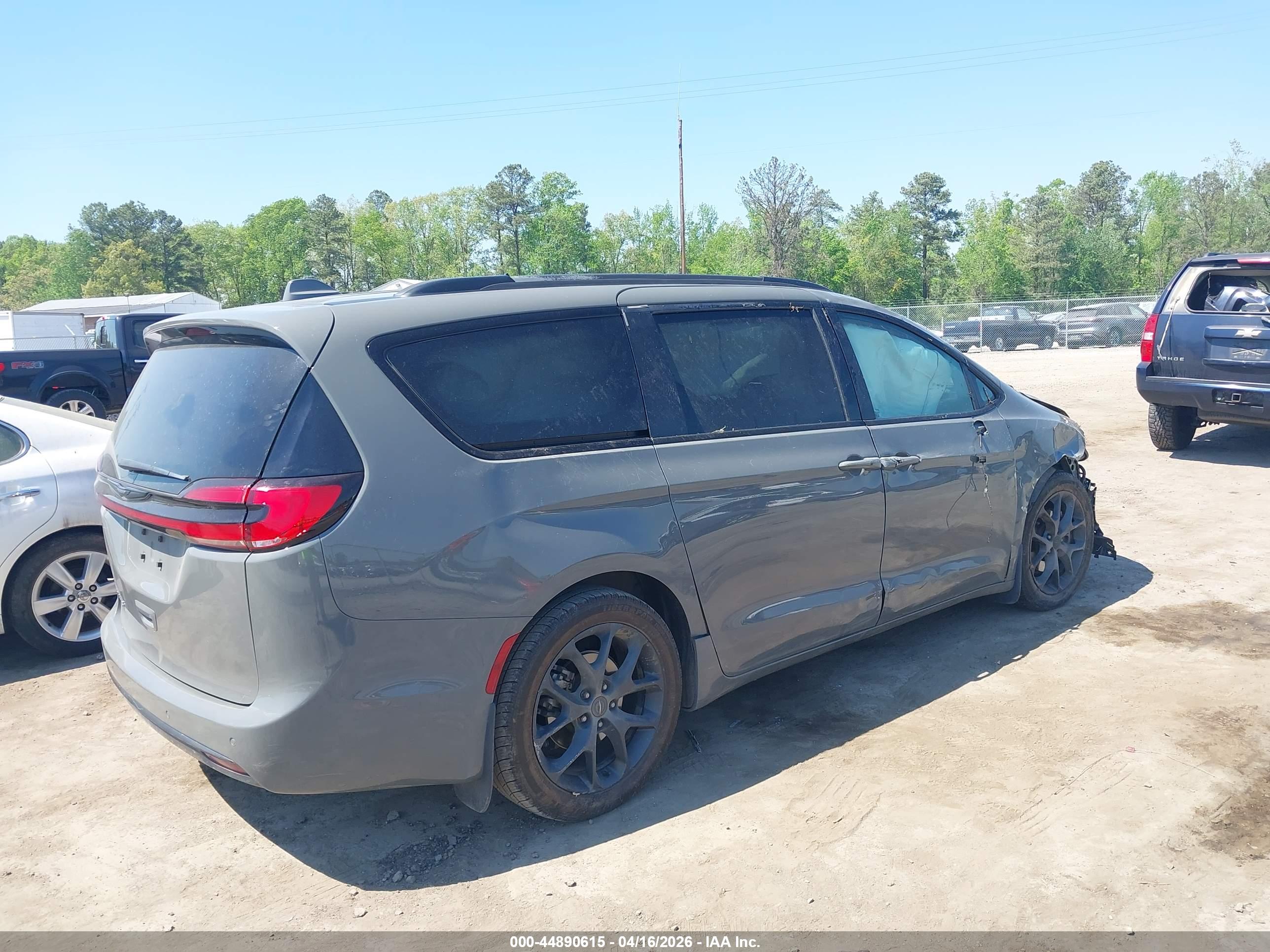 CHRYSLER PACIFICA image 4