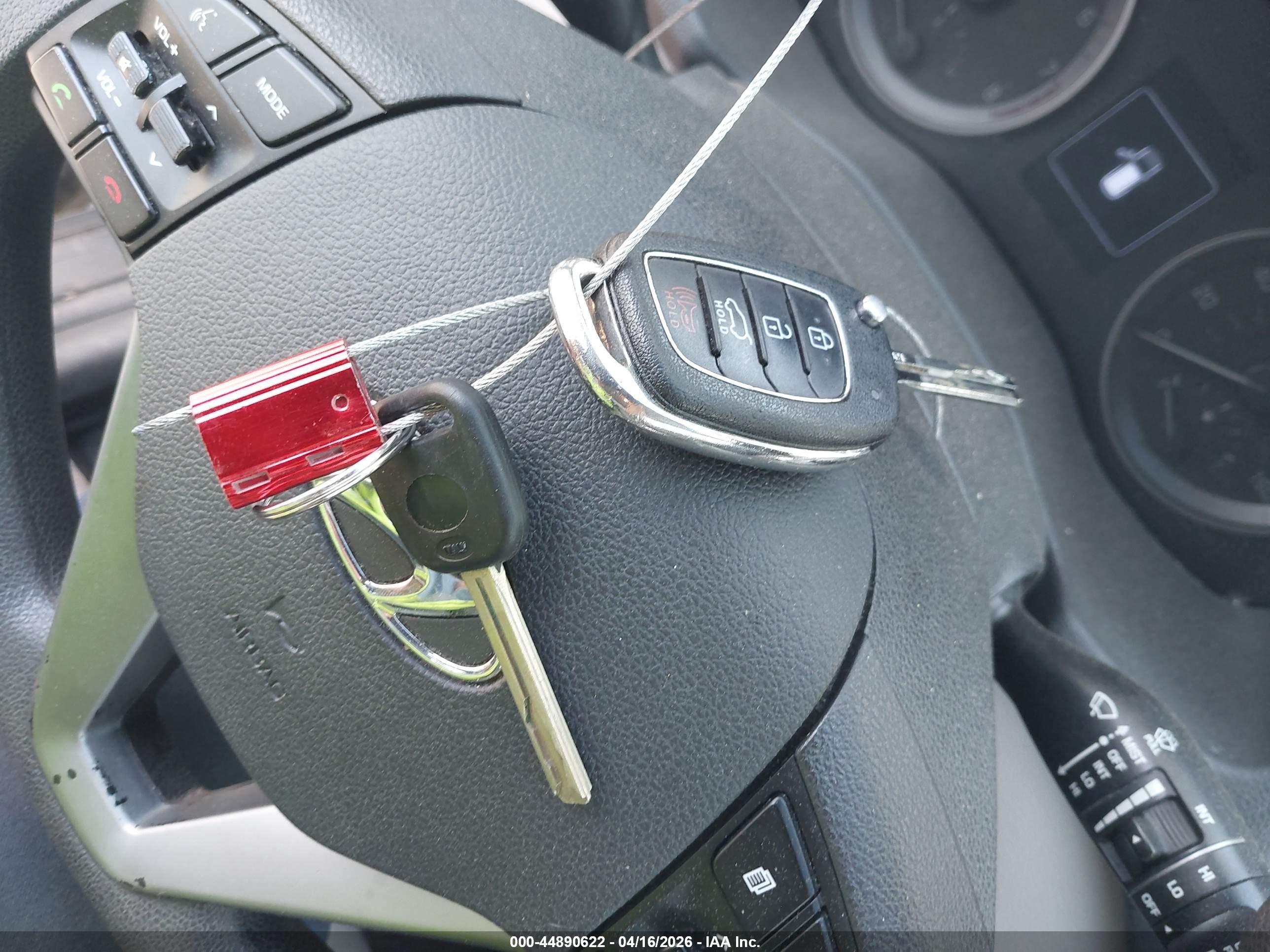 HYUNDAI TUCSON image 11