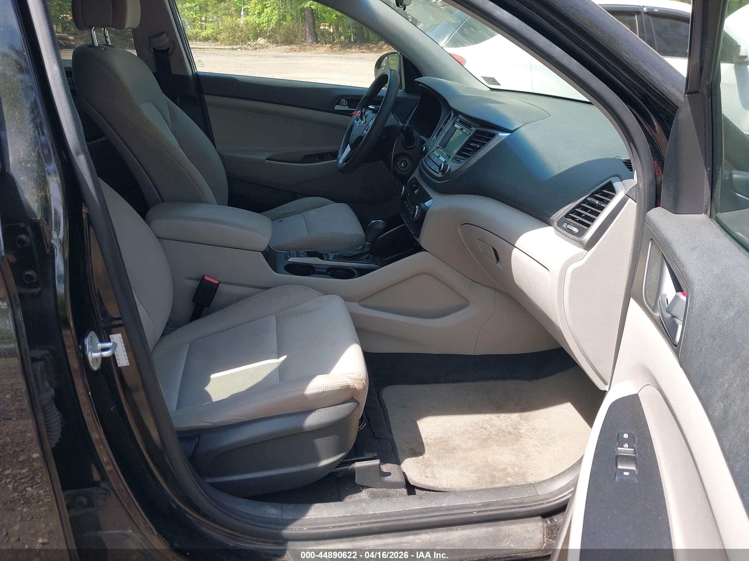 HYUNDAI TUCSON image 5