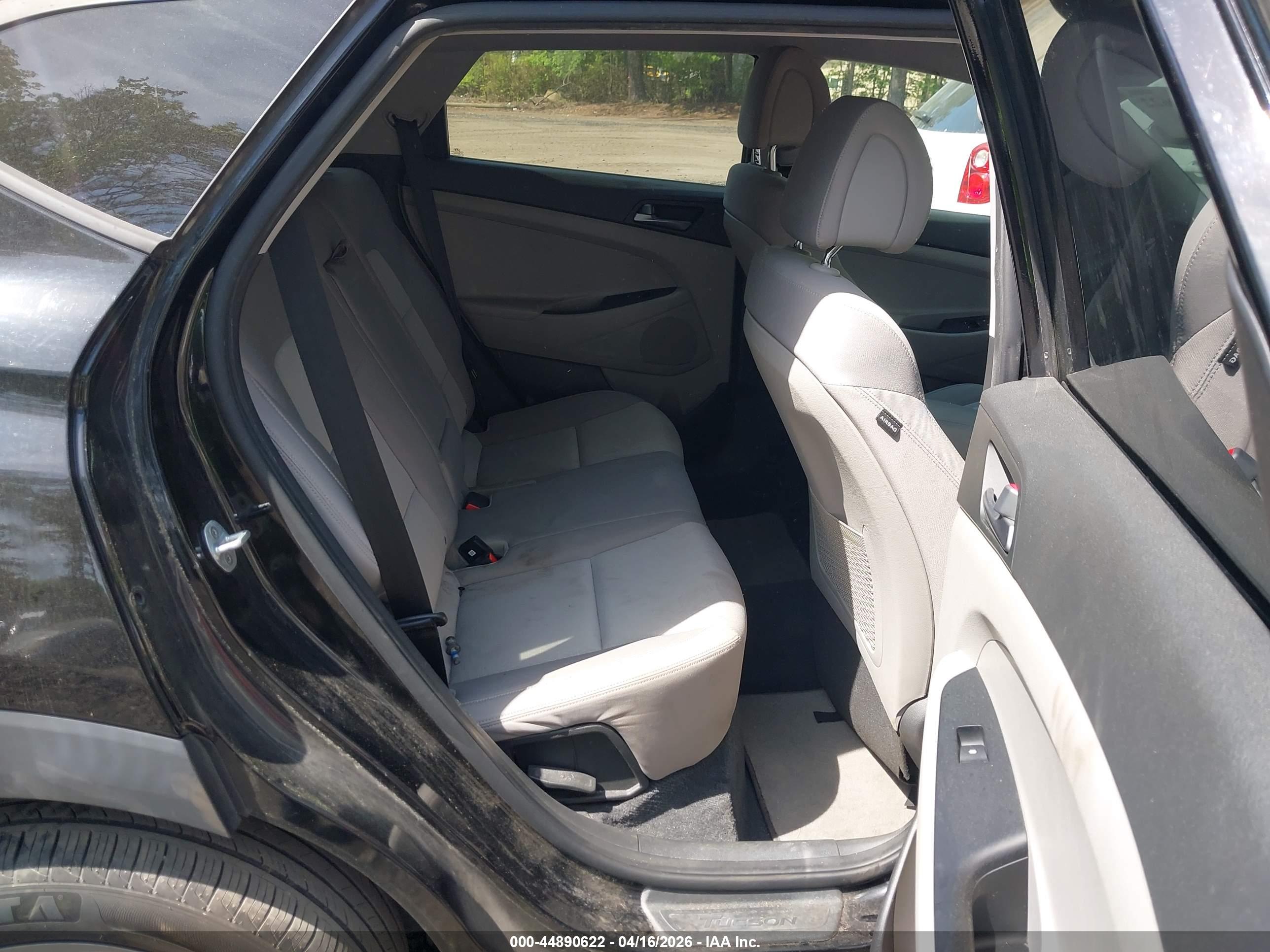 HYUNDAI TUCSON image 8