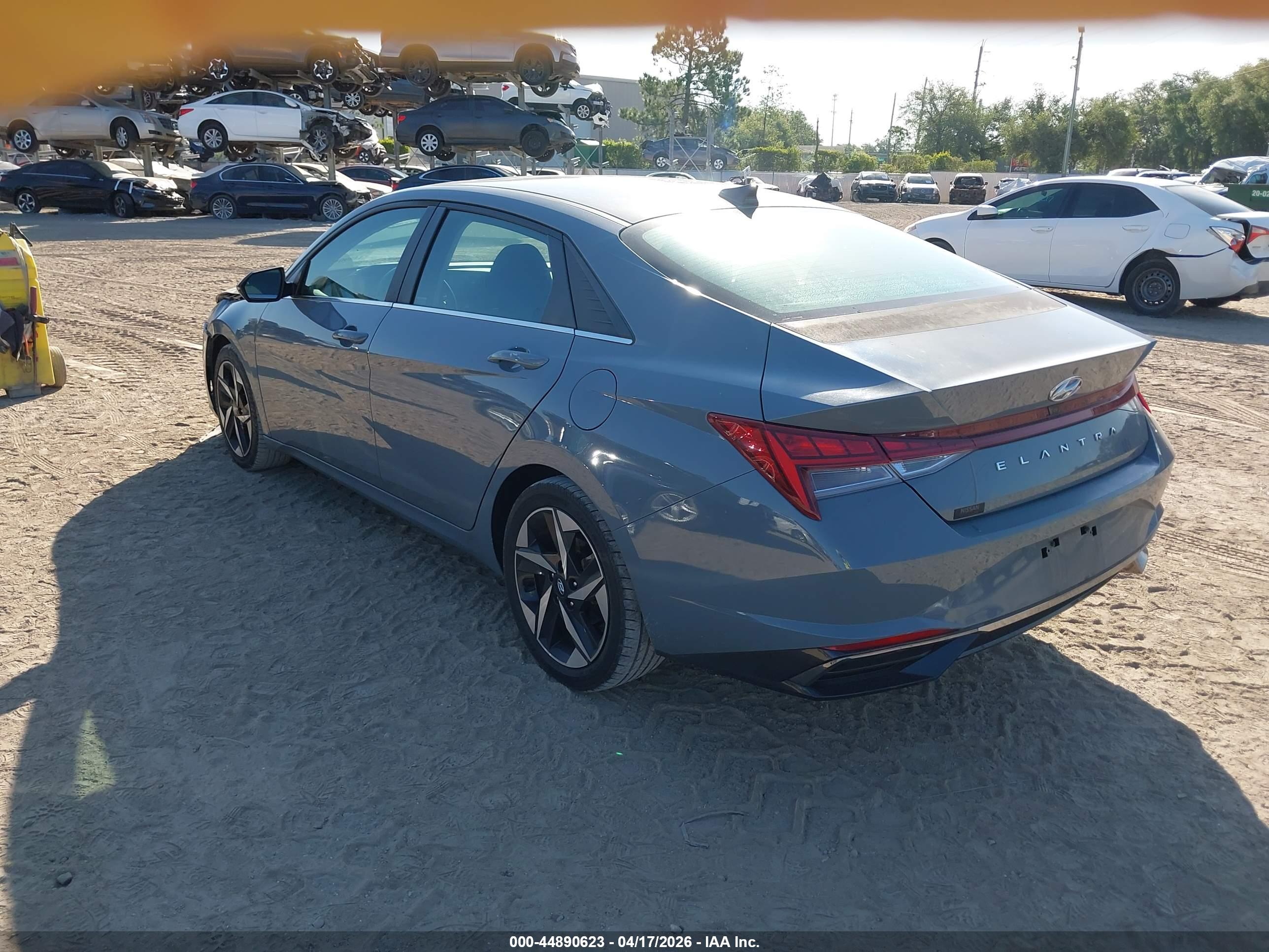 HYUNDAI ELANTRA image 3