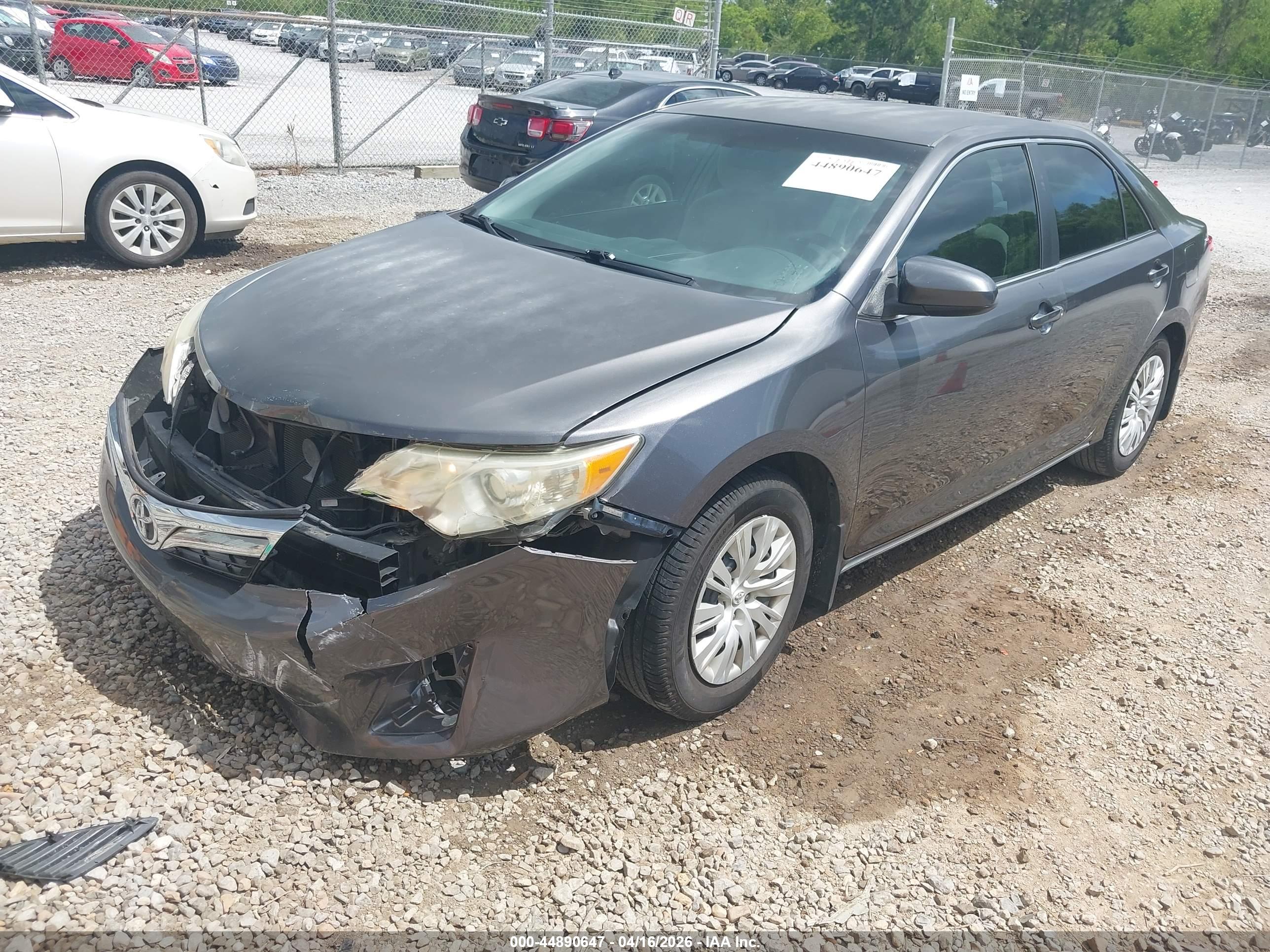 TOYOTA CAMRY image 2