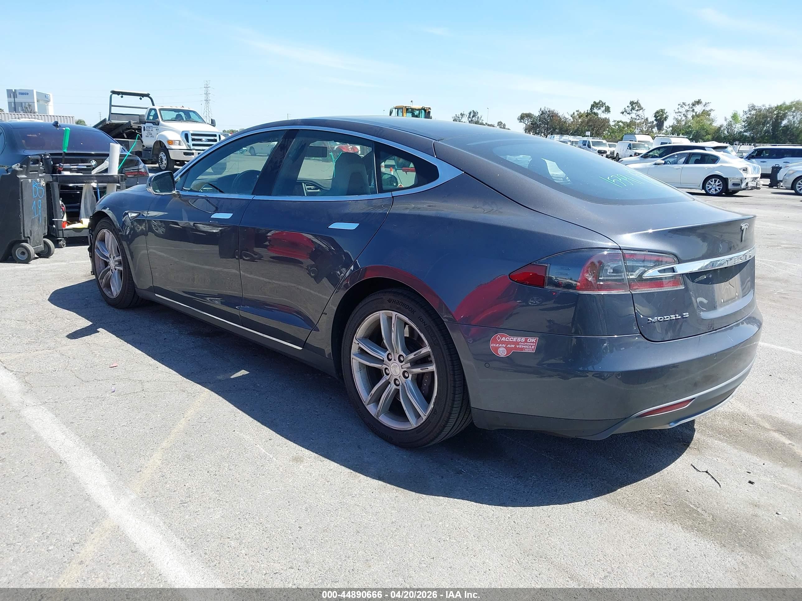 TESLA MODEL image 3
