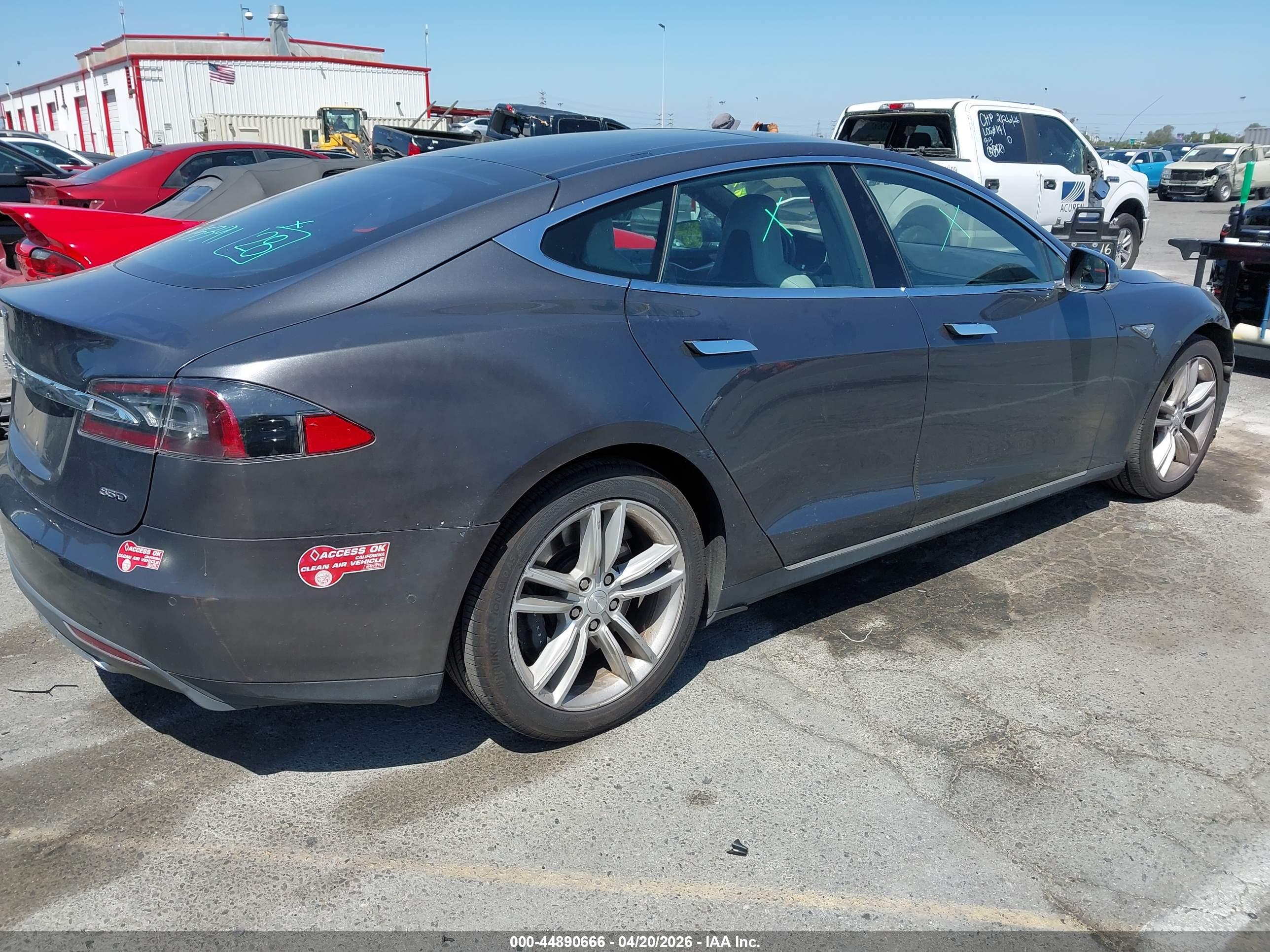 TESLA MODEL image 4