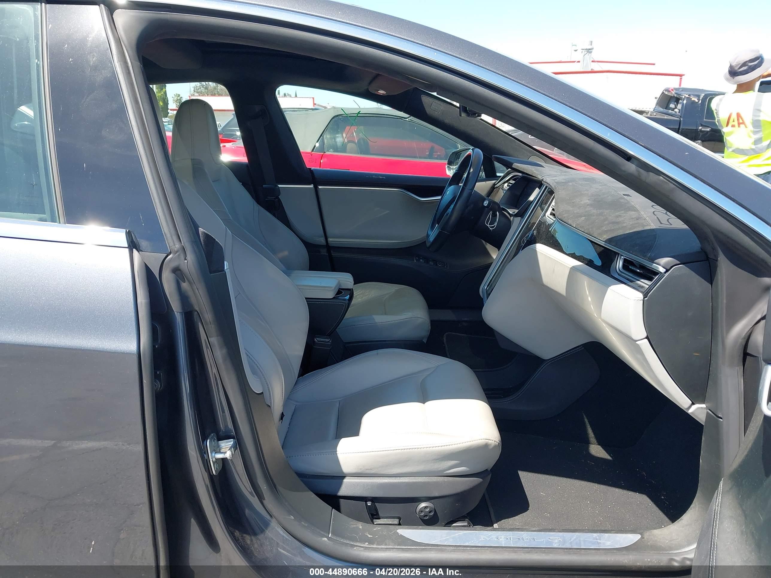 TESLA MODEL image 5