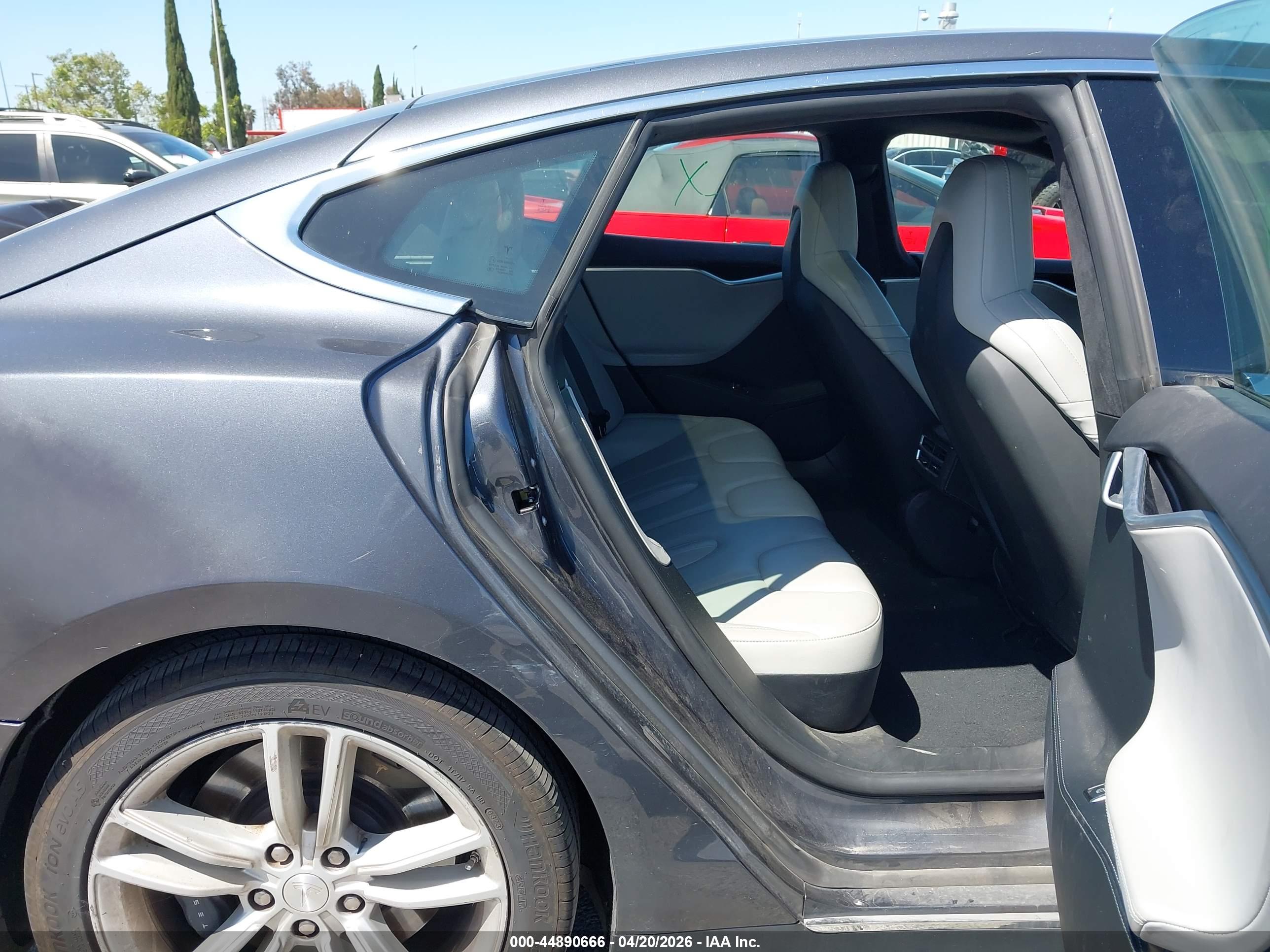 TESLA MODEL image 8