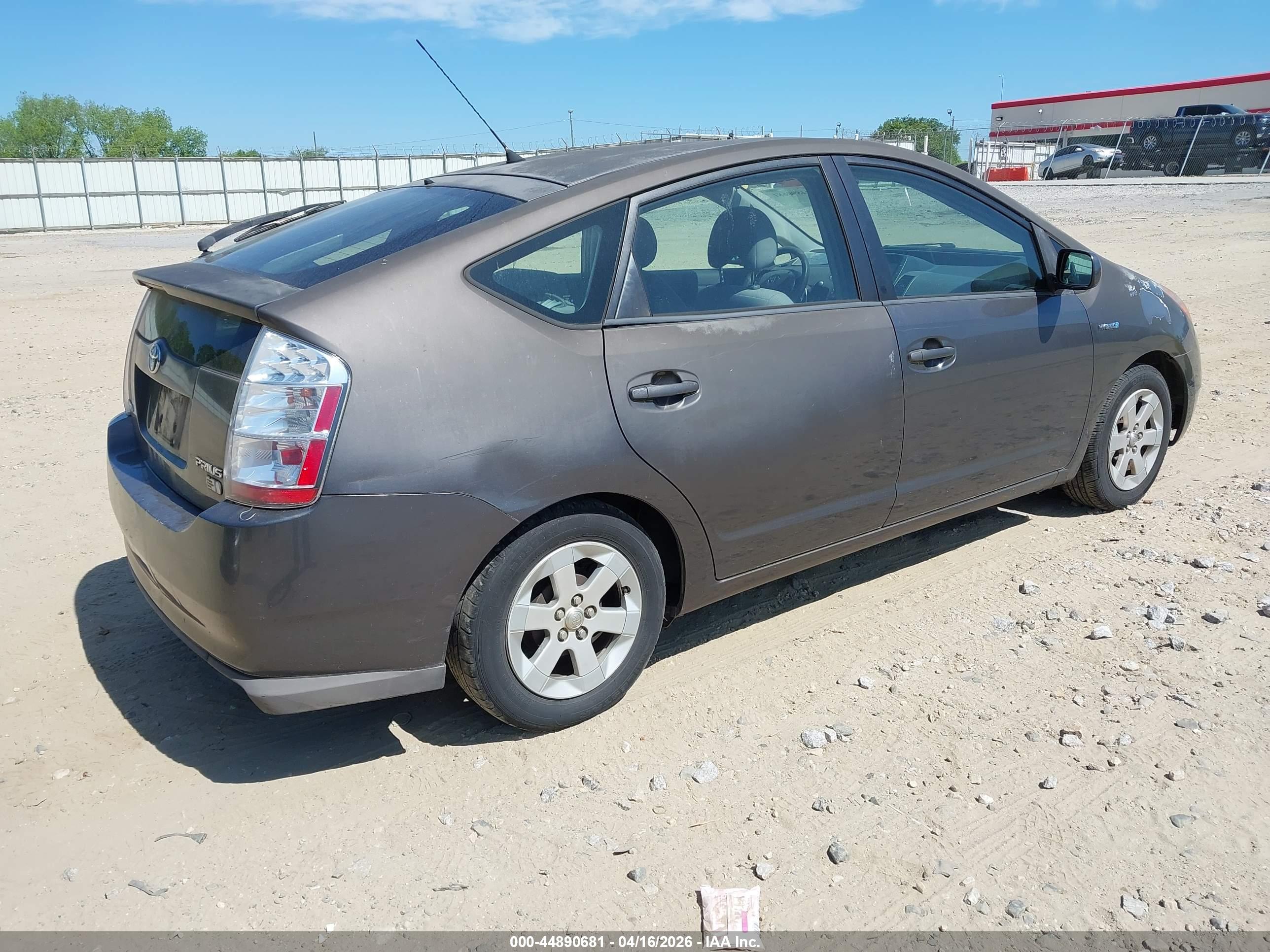 TOYOTA PRIUS image 4