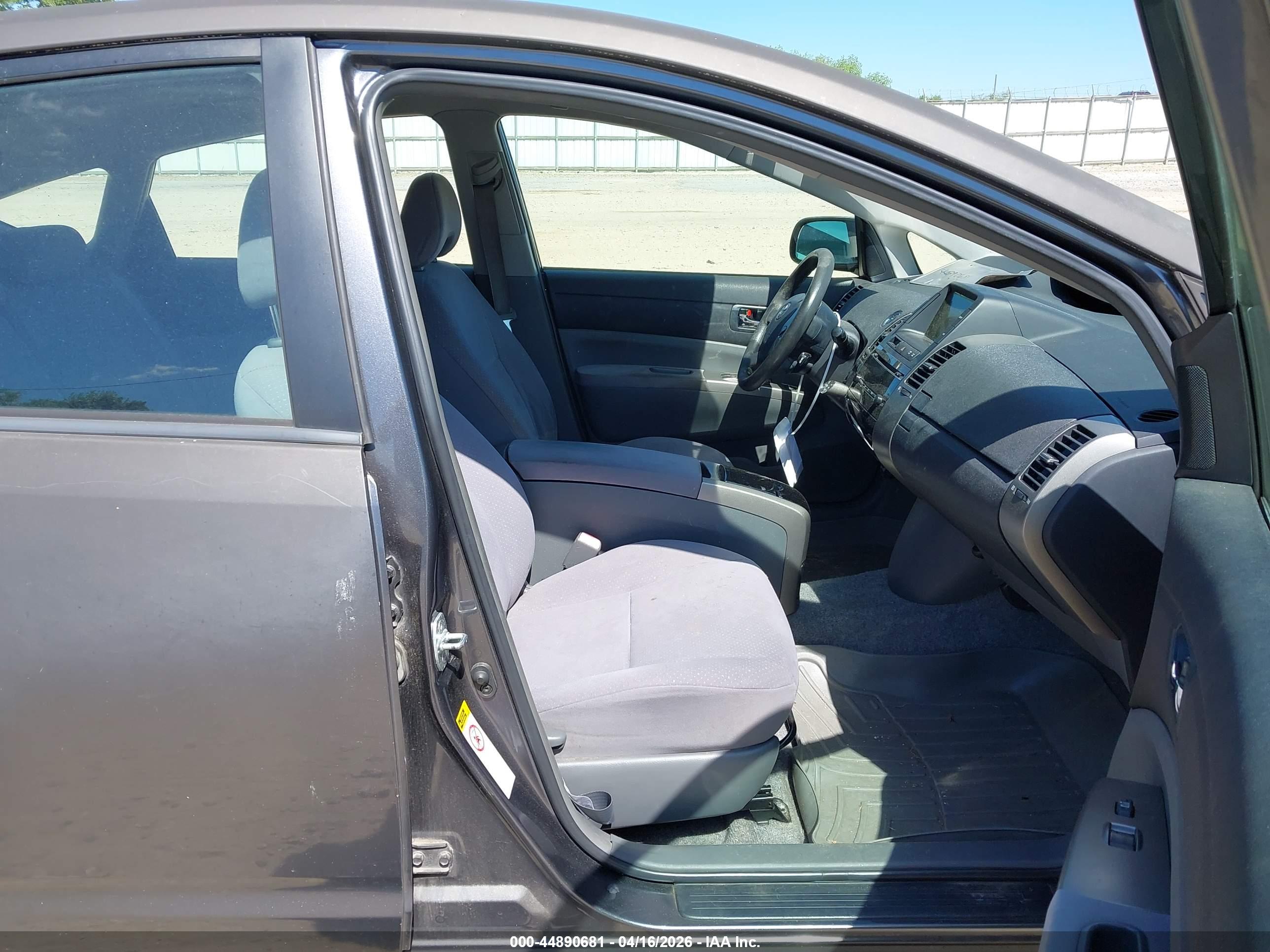 TOYOTA PRIUS image 5