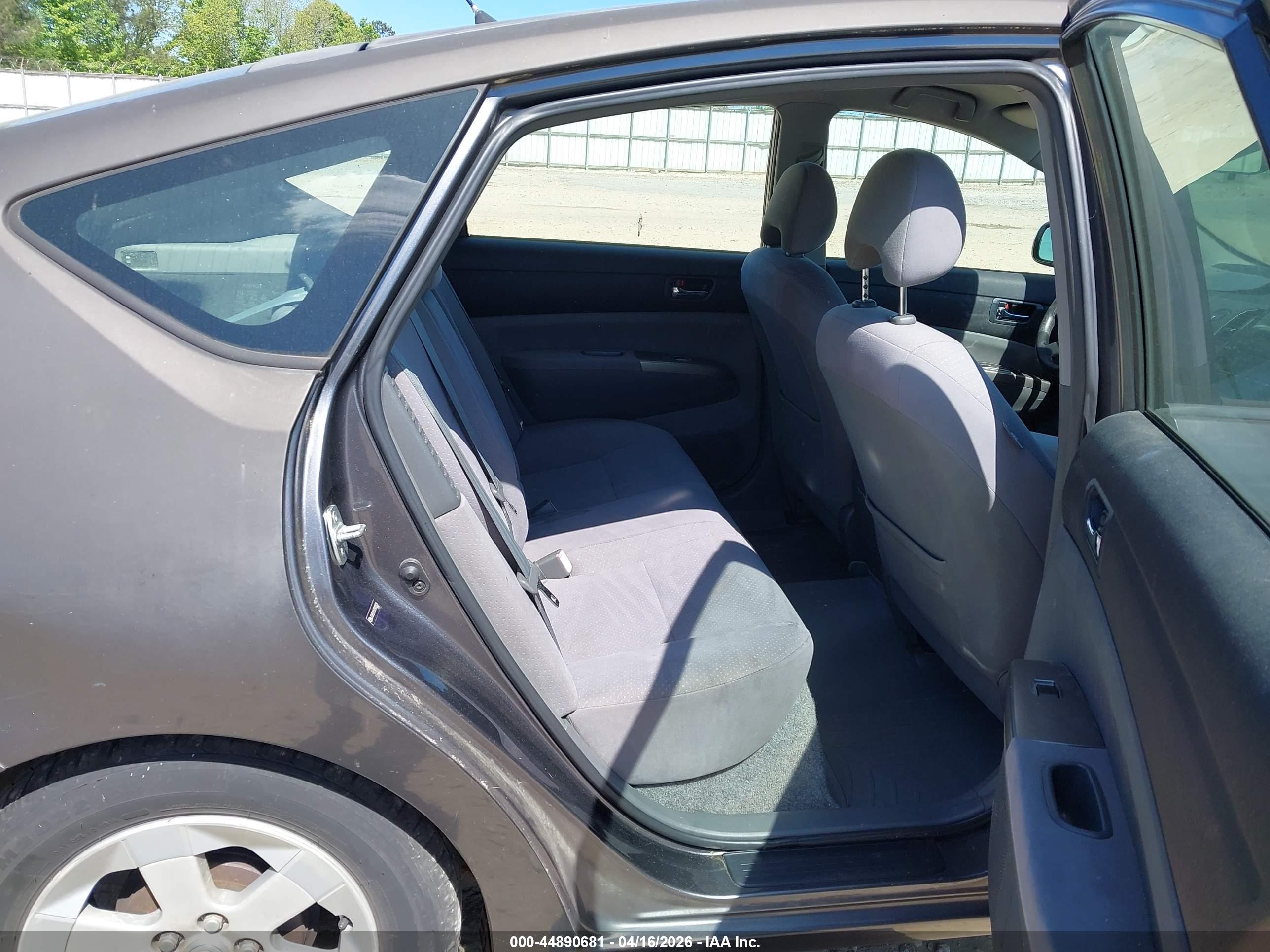 TOYOTA PRIUS image 8