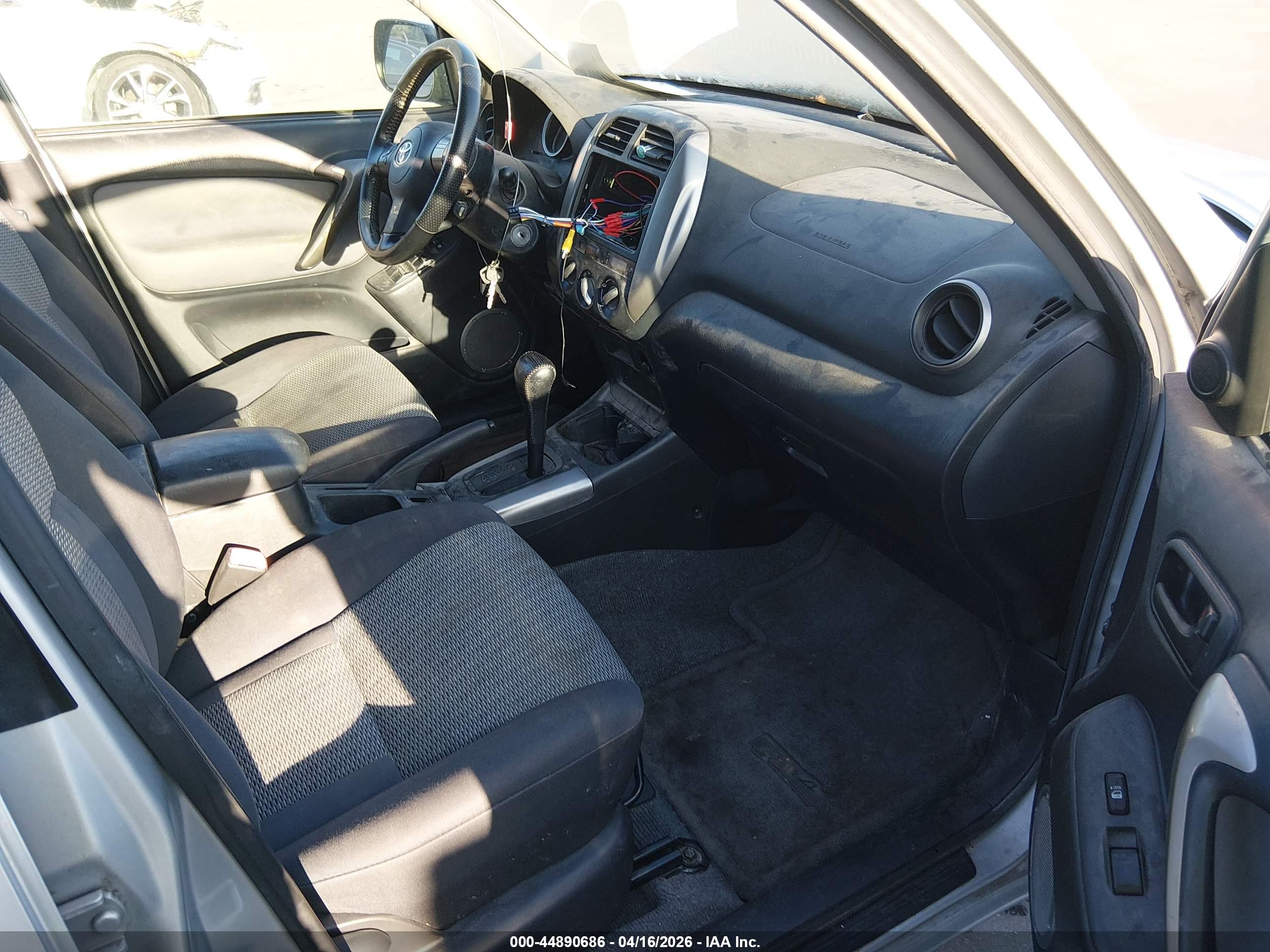 TOYOTA RAV4 image 5