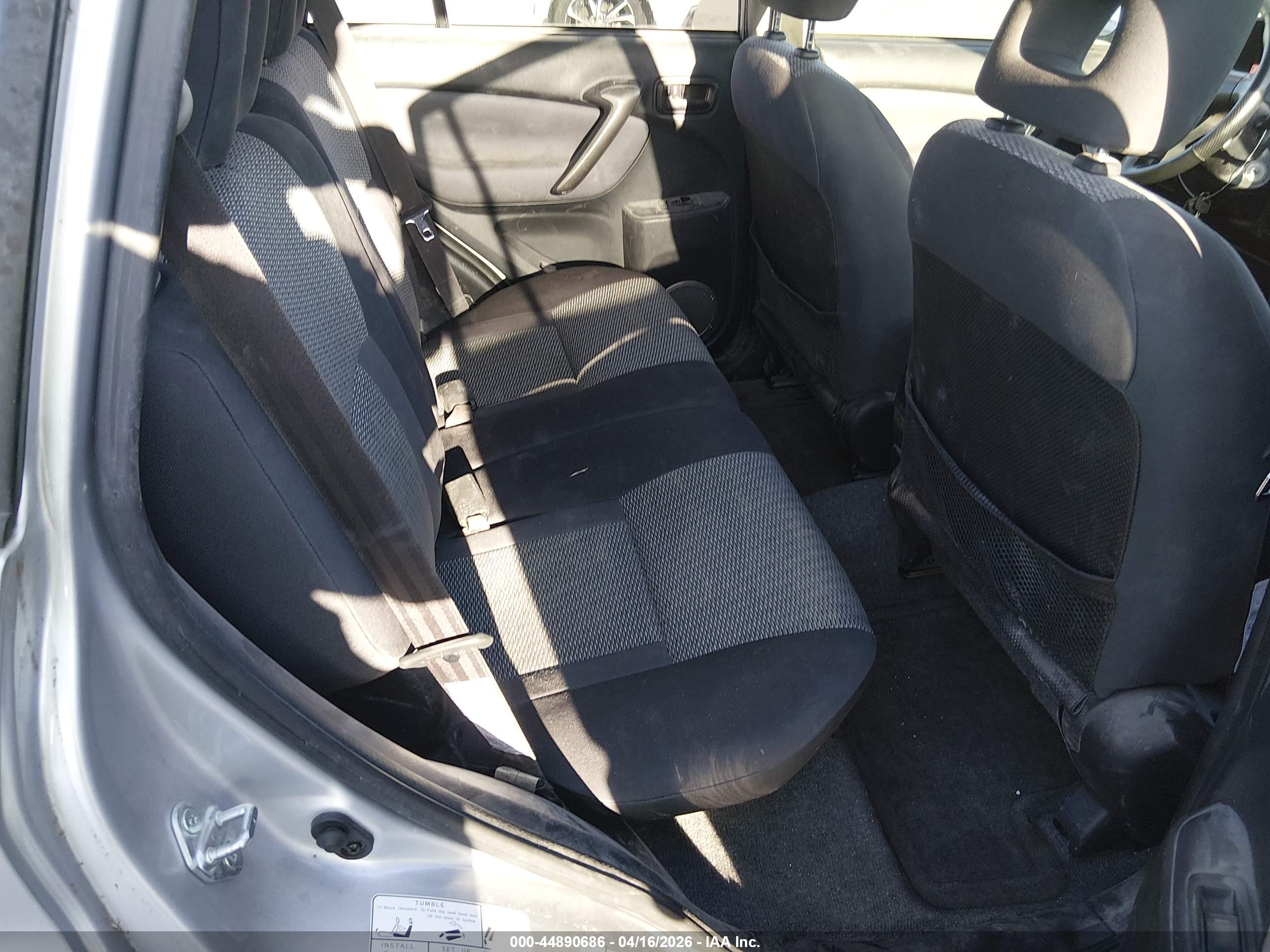 TOYOTA RAV4 image 8