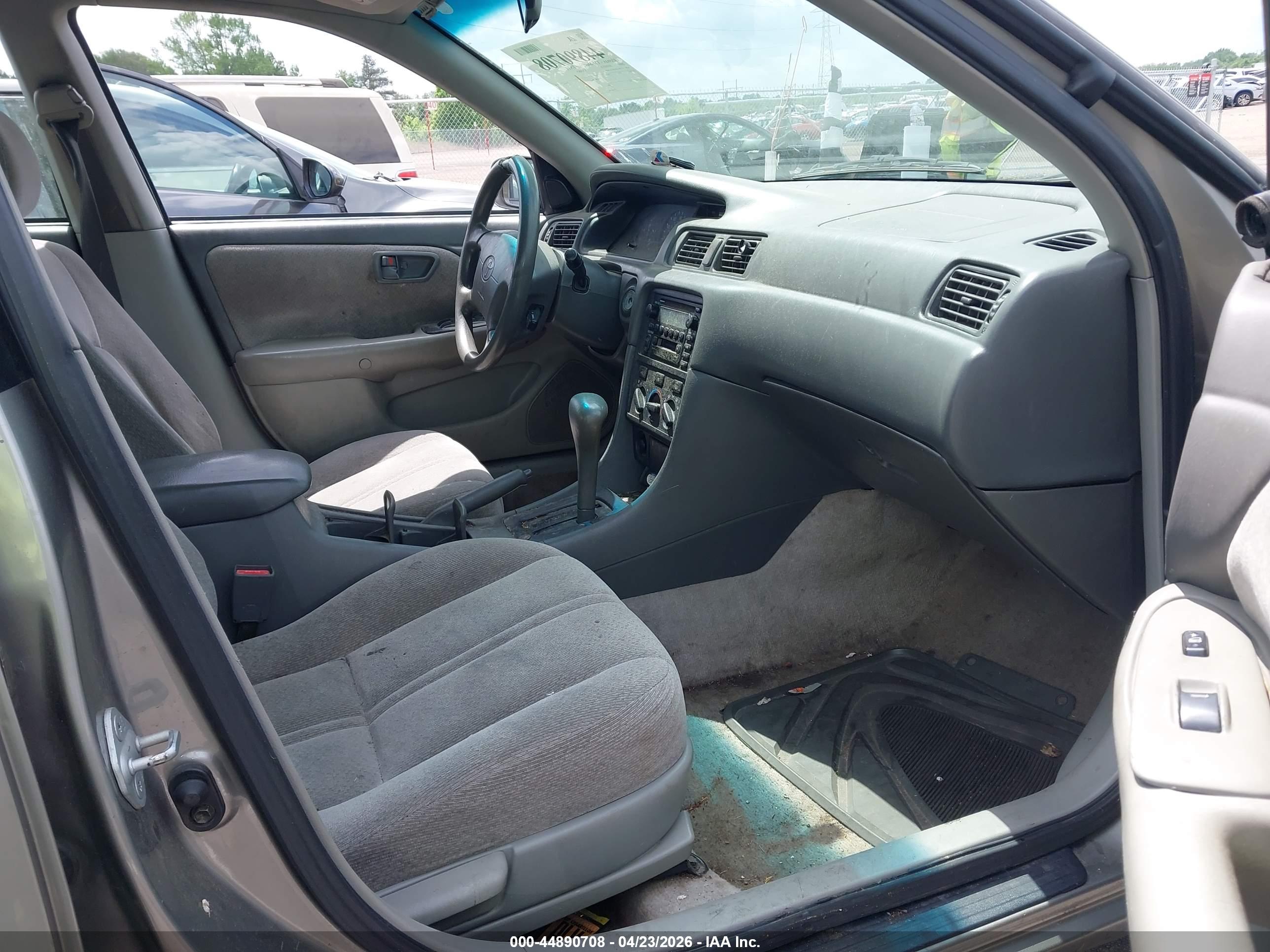 TOYOTA CAMRY image 5