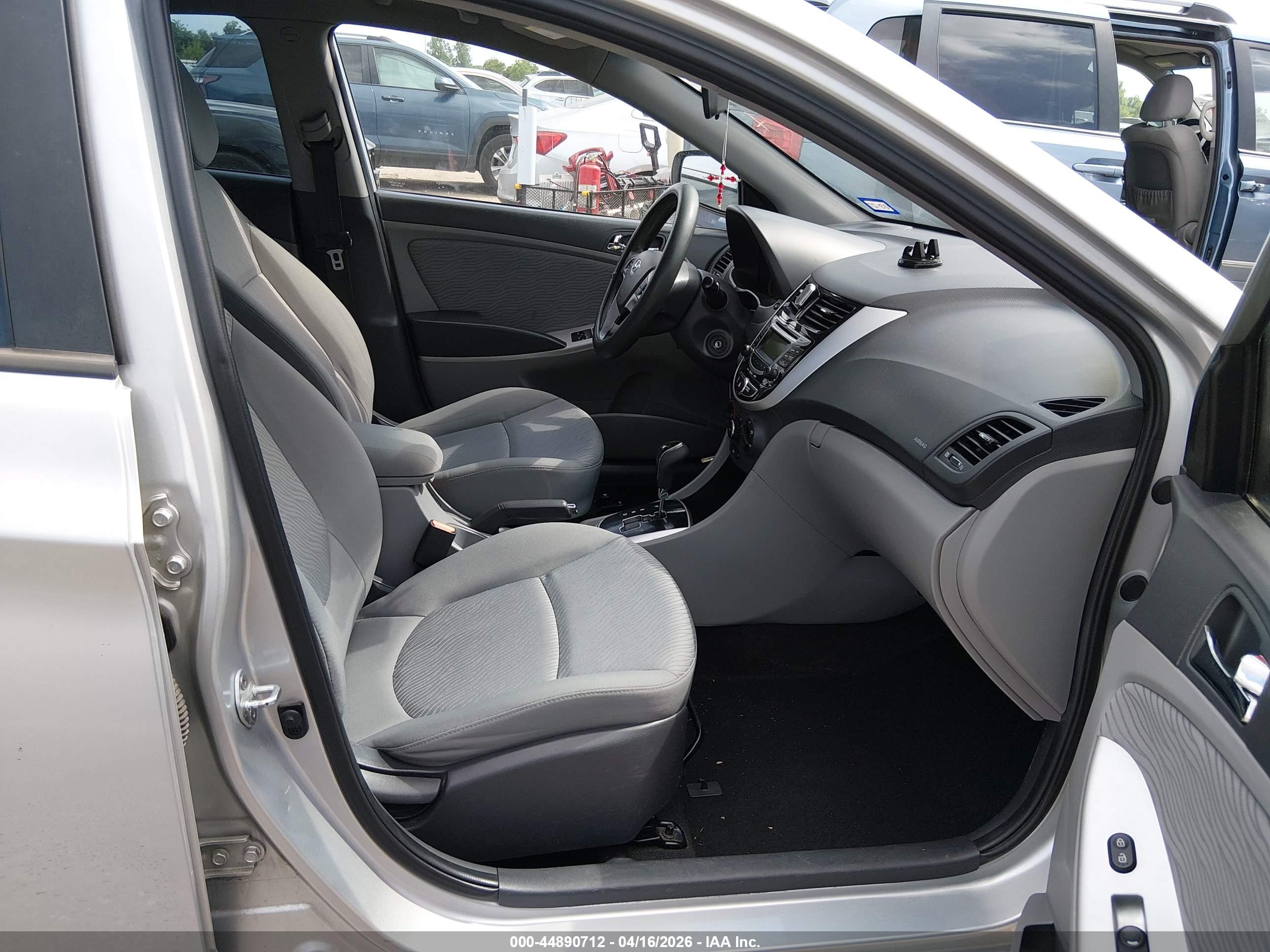 HYUNDAI ACCENT image 5