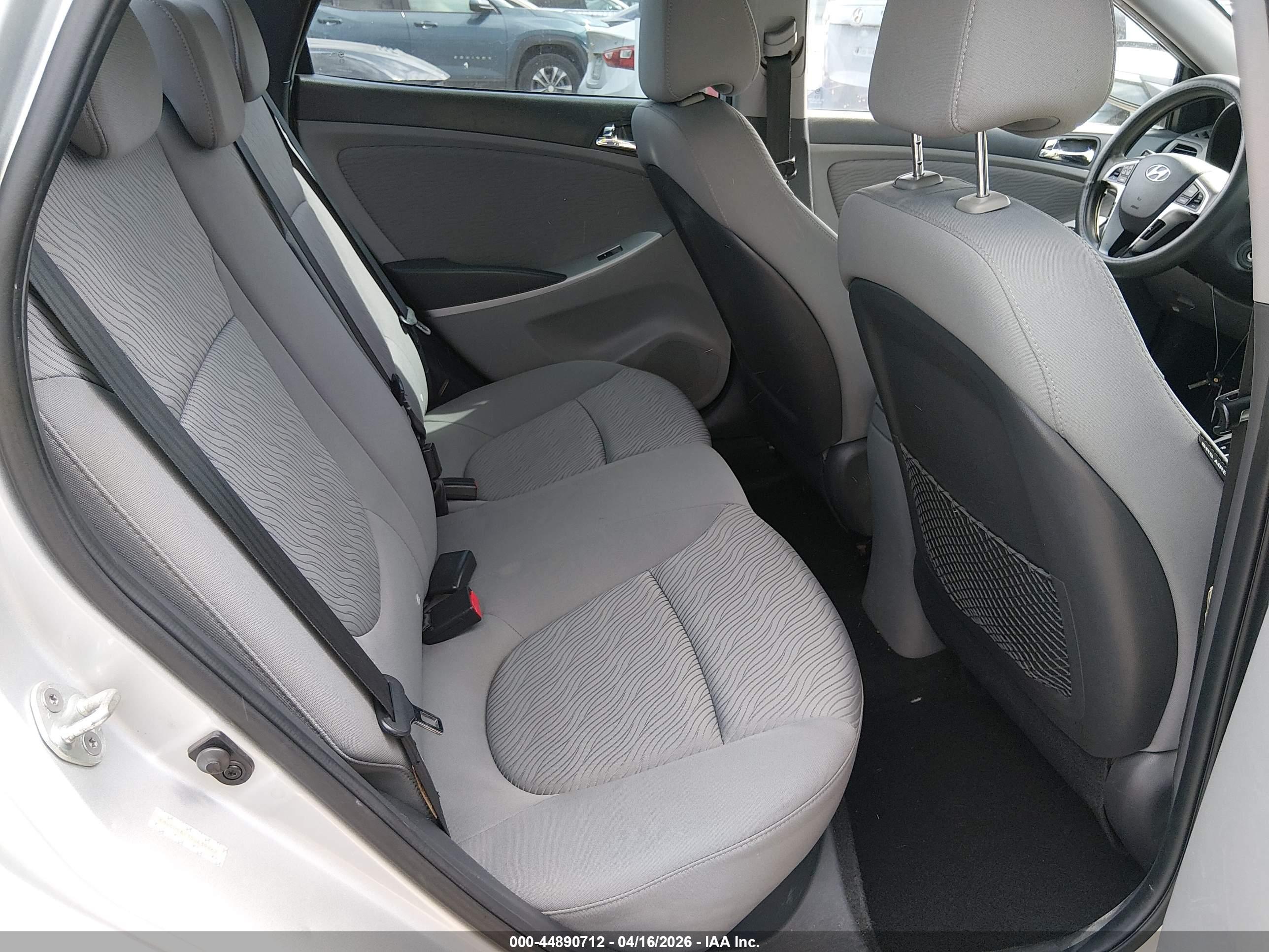 HYUNDAI ACCENT image 8