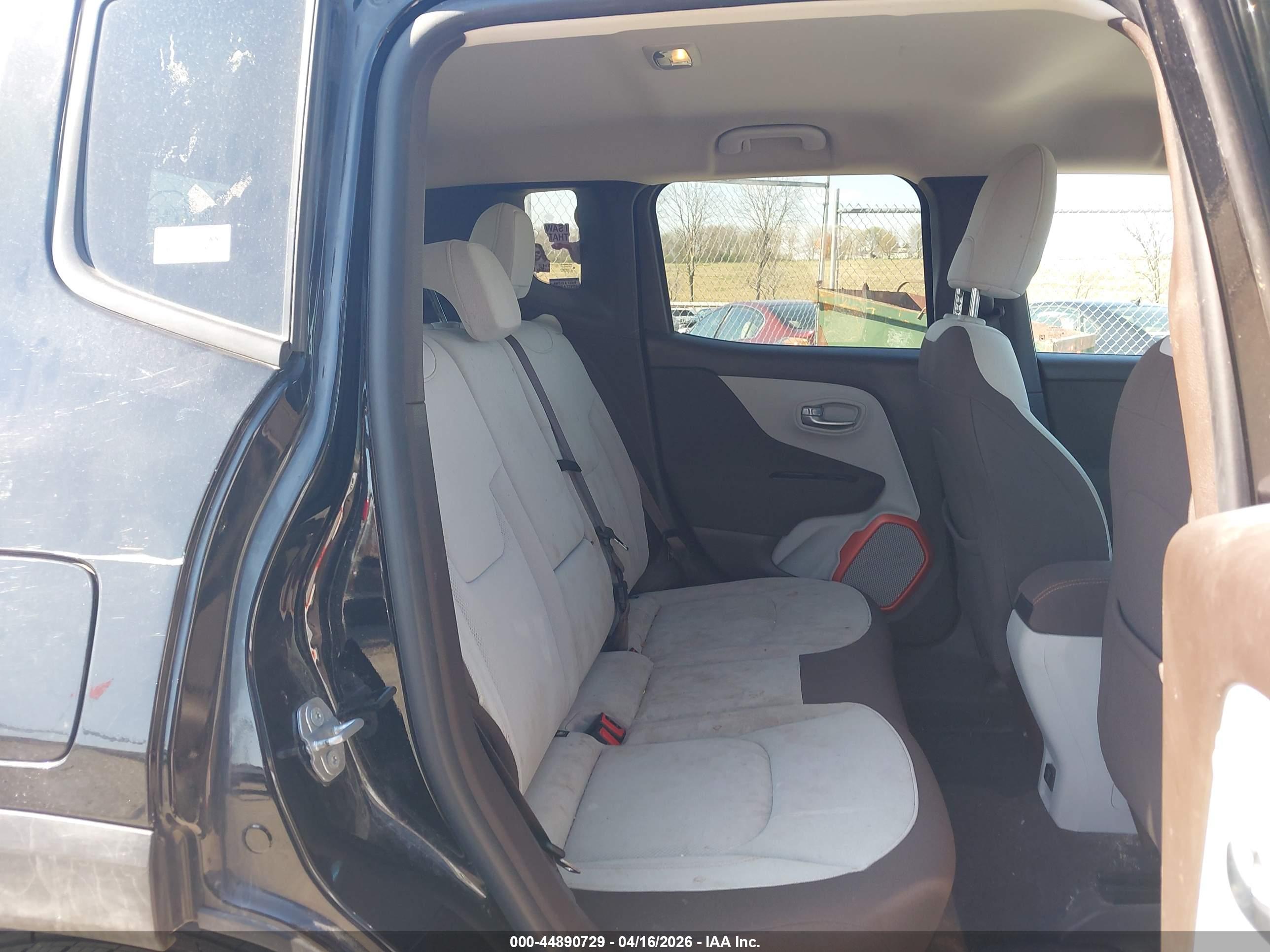 JEEP RENEGADE image 8