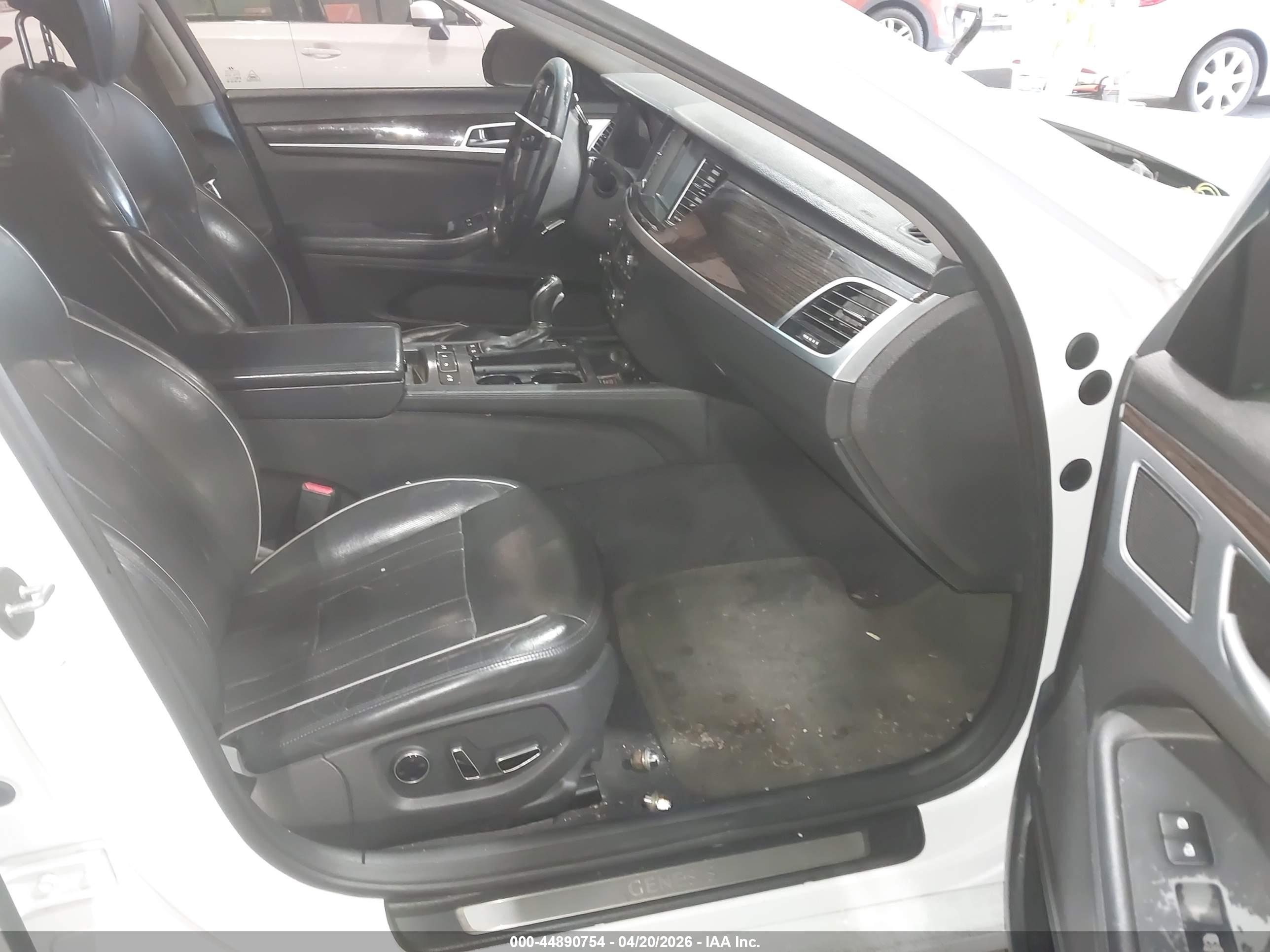 HYUNDAI GENESIS image 5