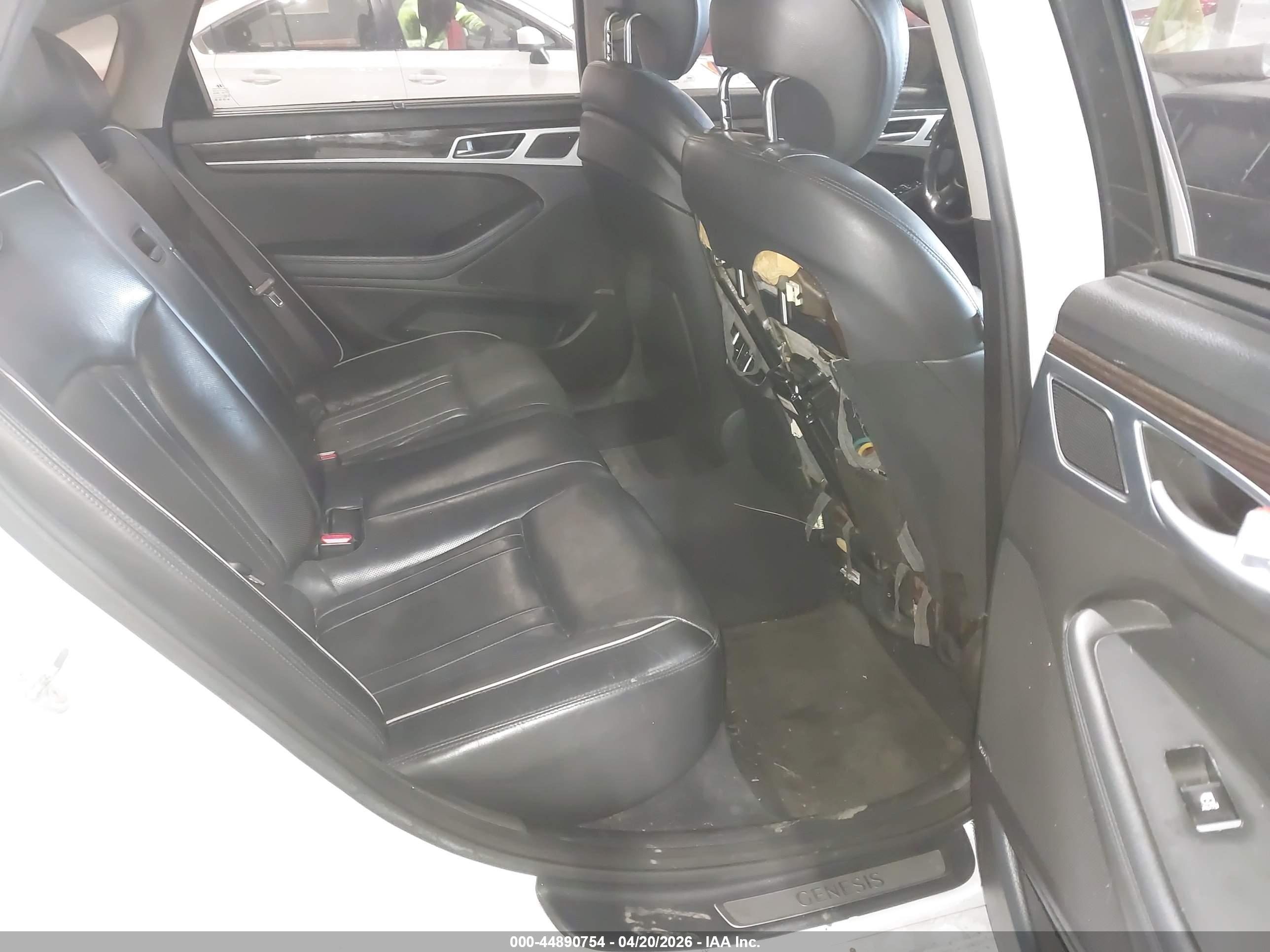 HYUNDAI GENESIS image 8