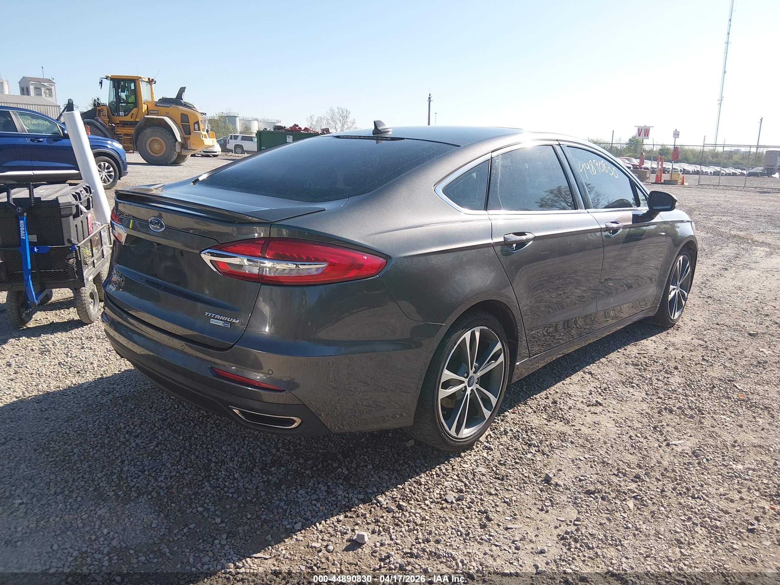 FORD FUSION image 4