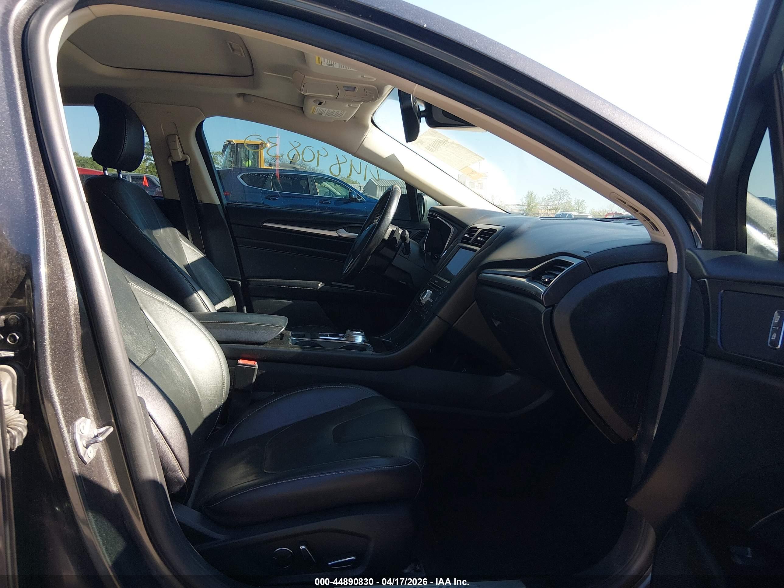 FORD FUSION image 5