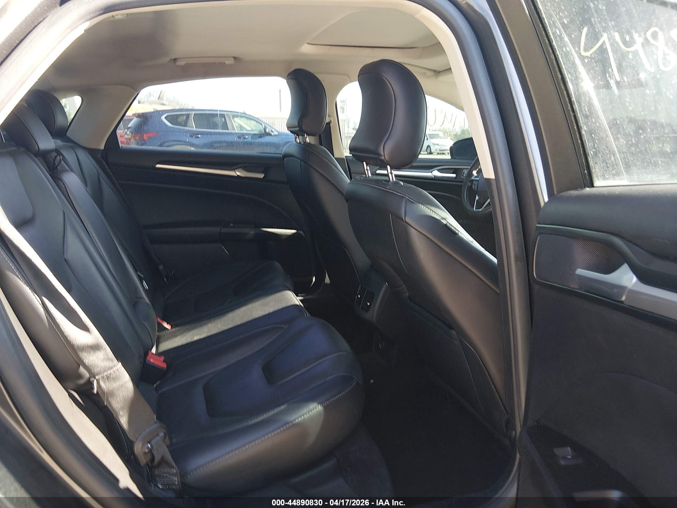 FORD FUSION image 8
