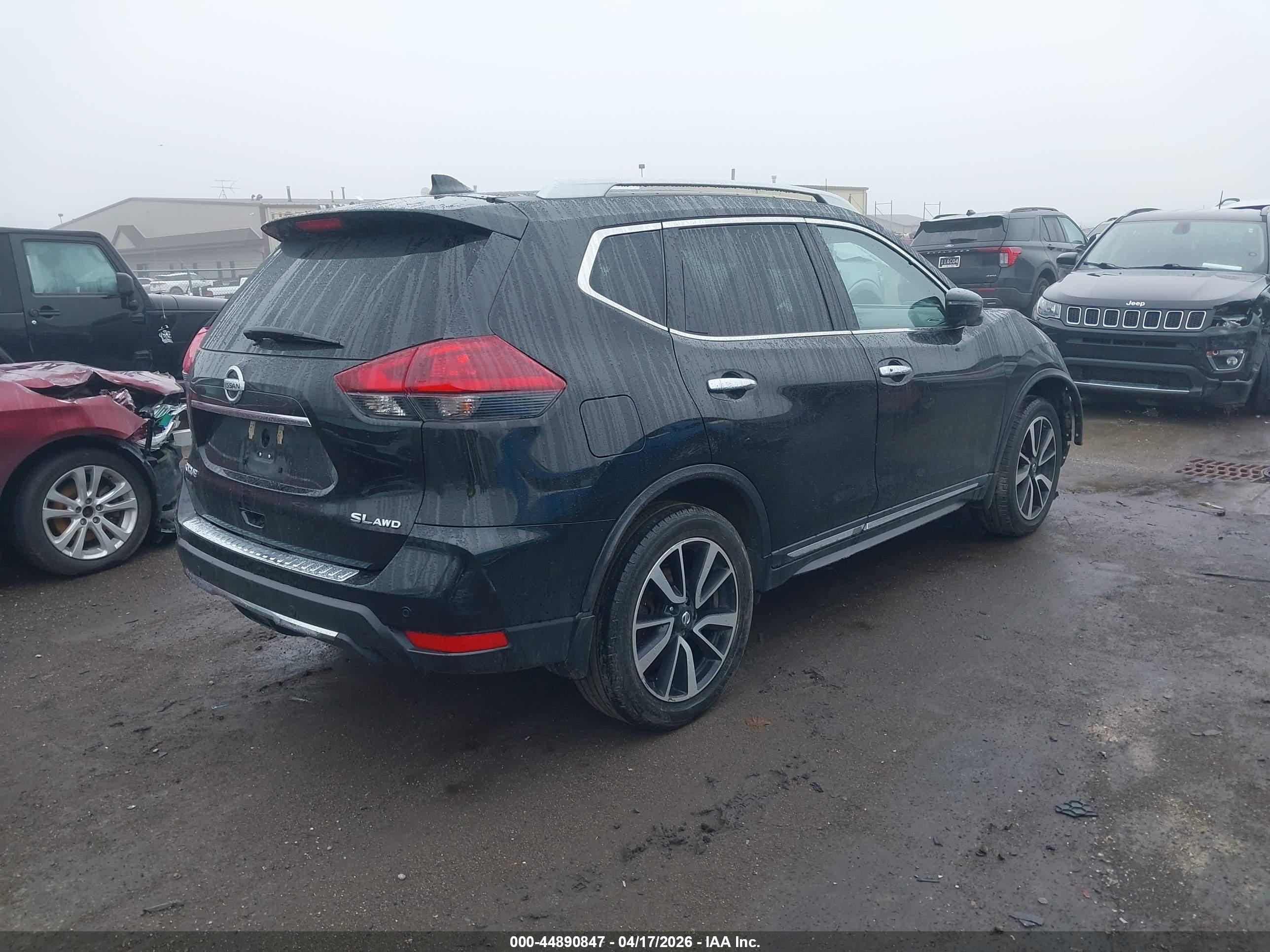NISSAN ROGUE image 4
