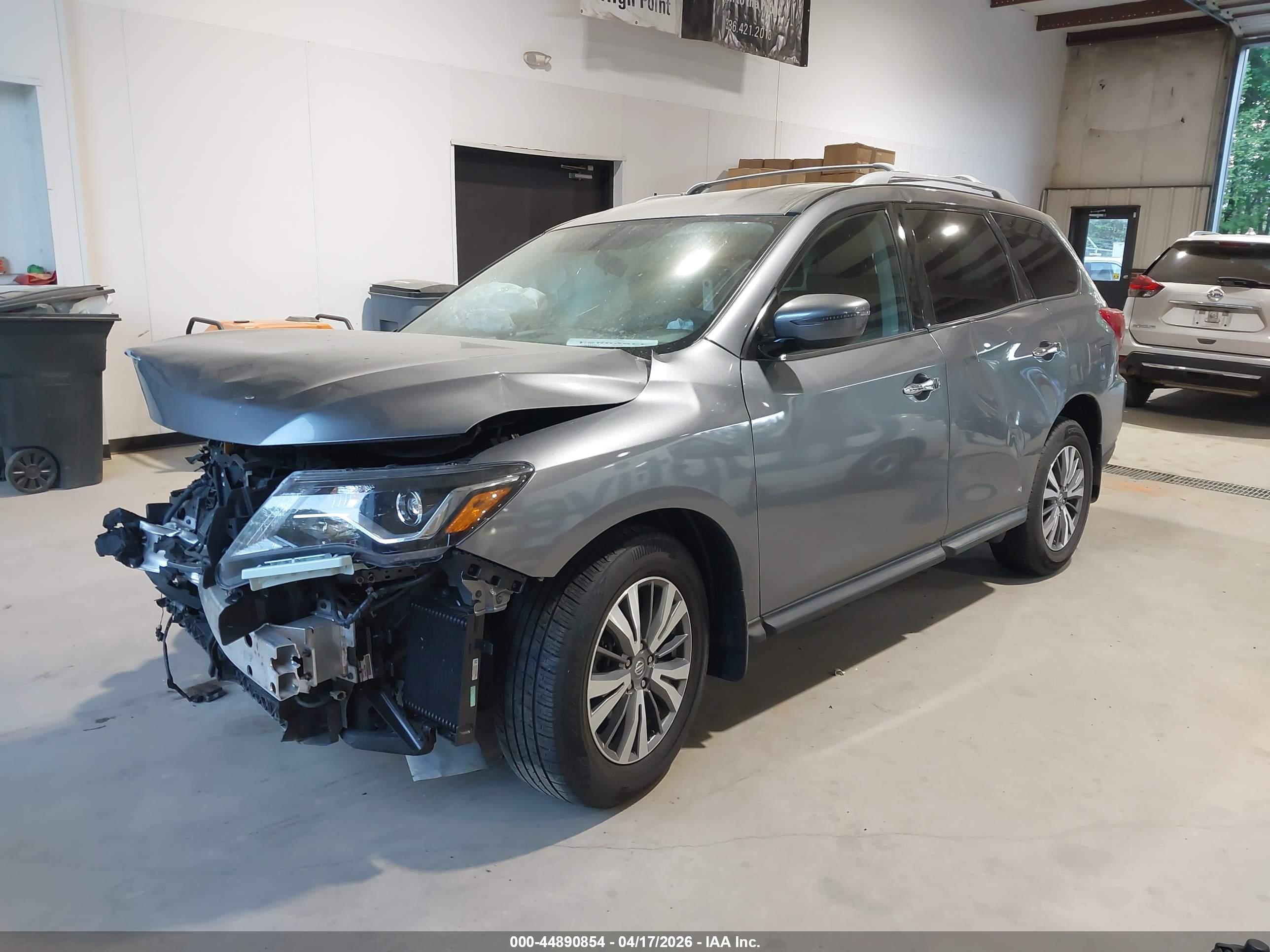 NISSAN PATHFINDER image 2
