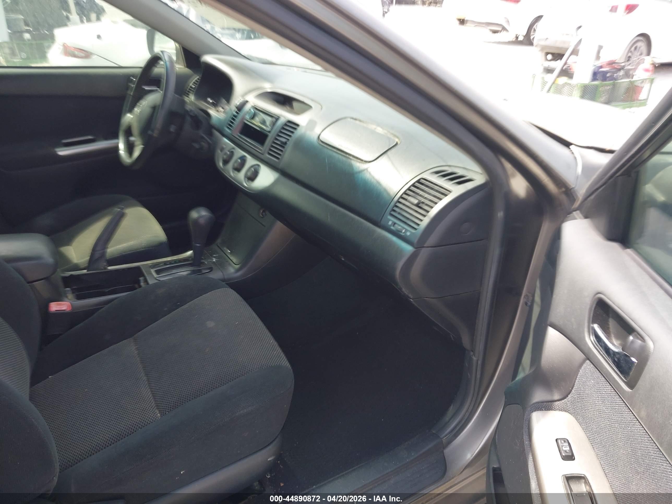 TOYOTA CAMRY image 5