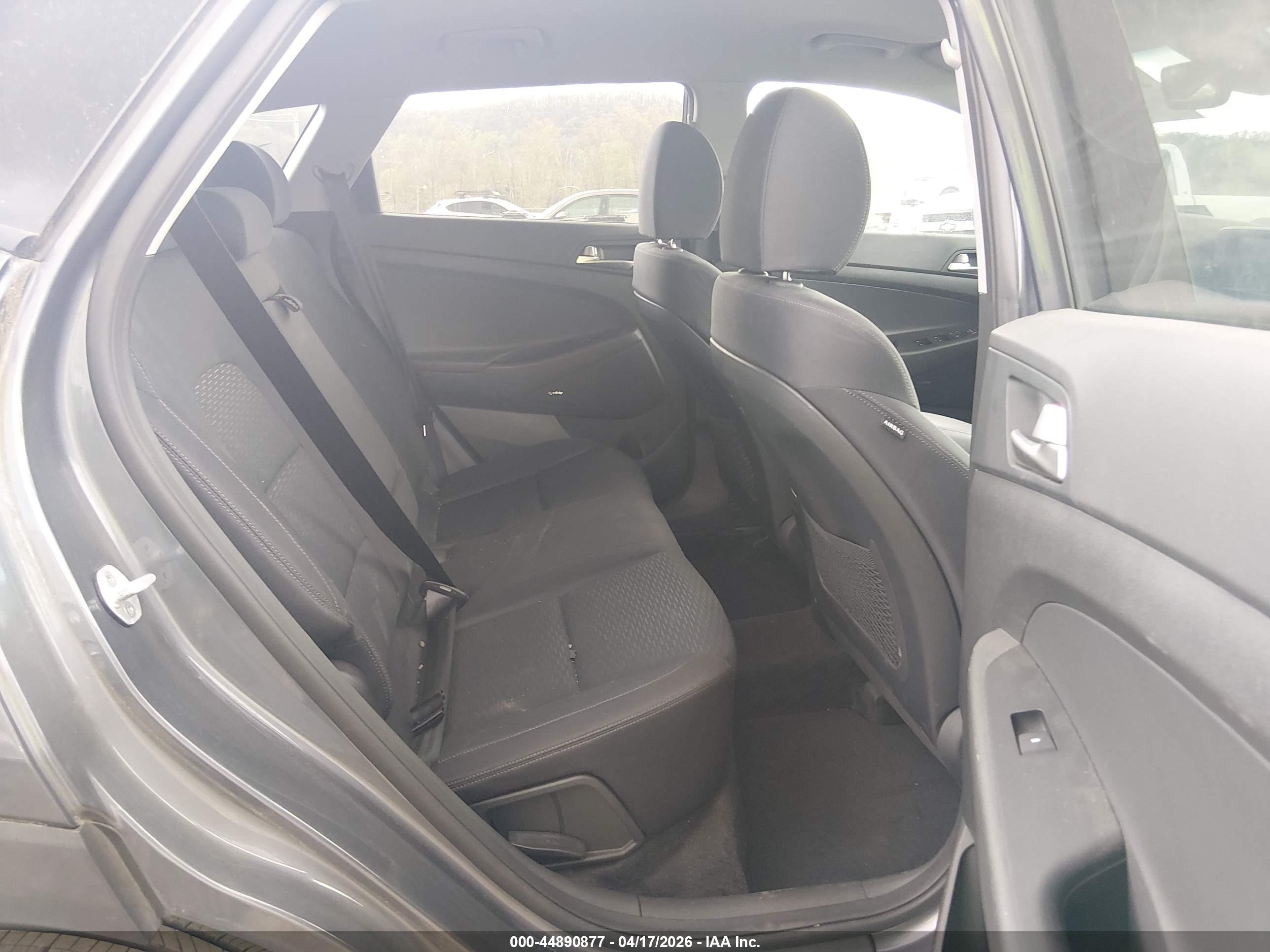 HYUNDAI TUCSON image 8