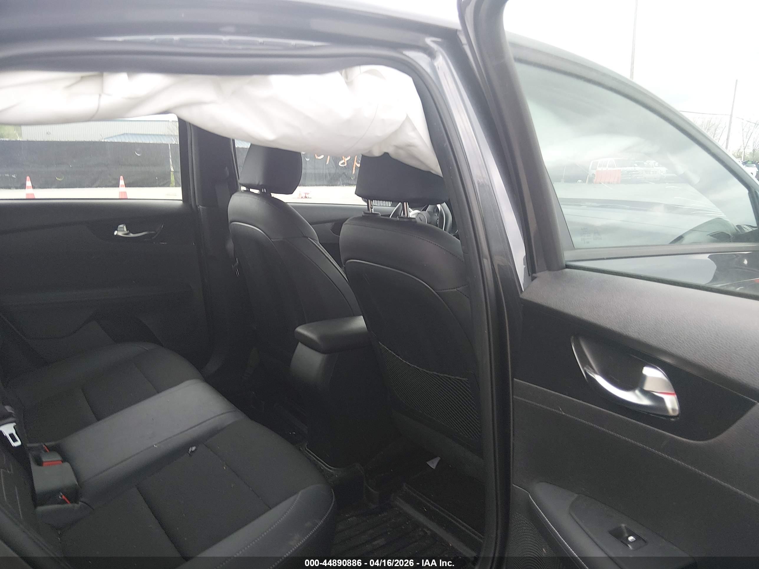 KIA FORTE image 8