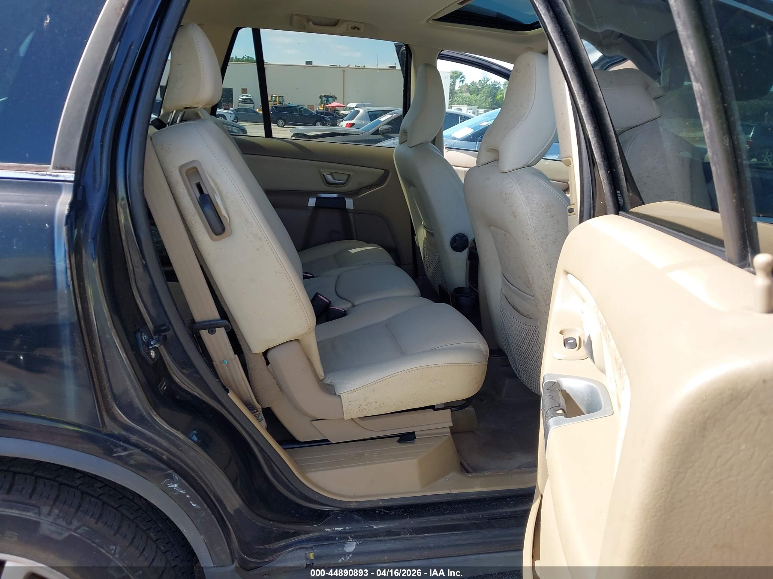 VOLVO XC90 image 8