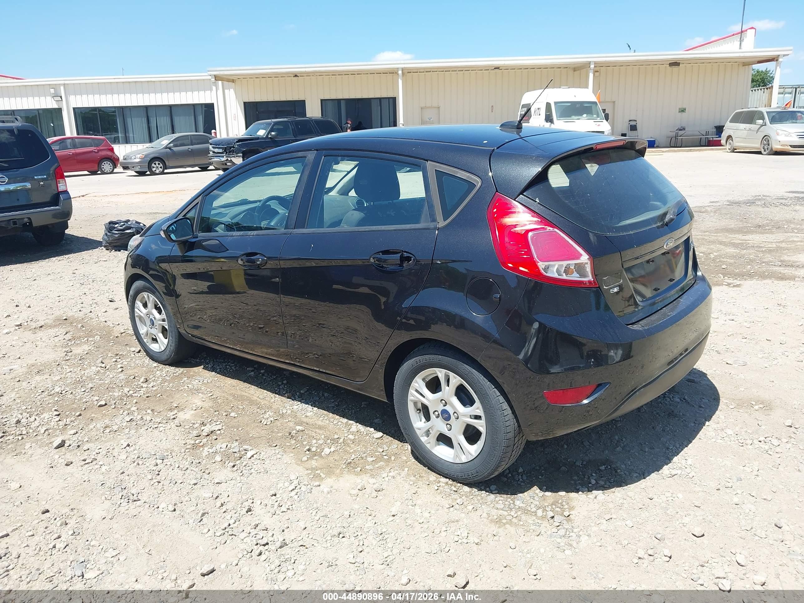 FORD FIESTA image 3