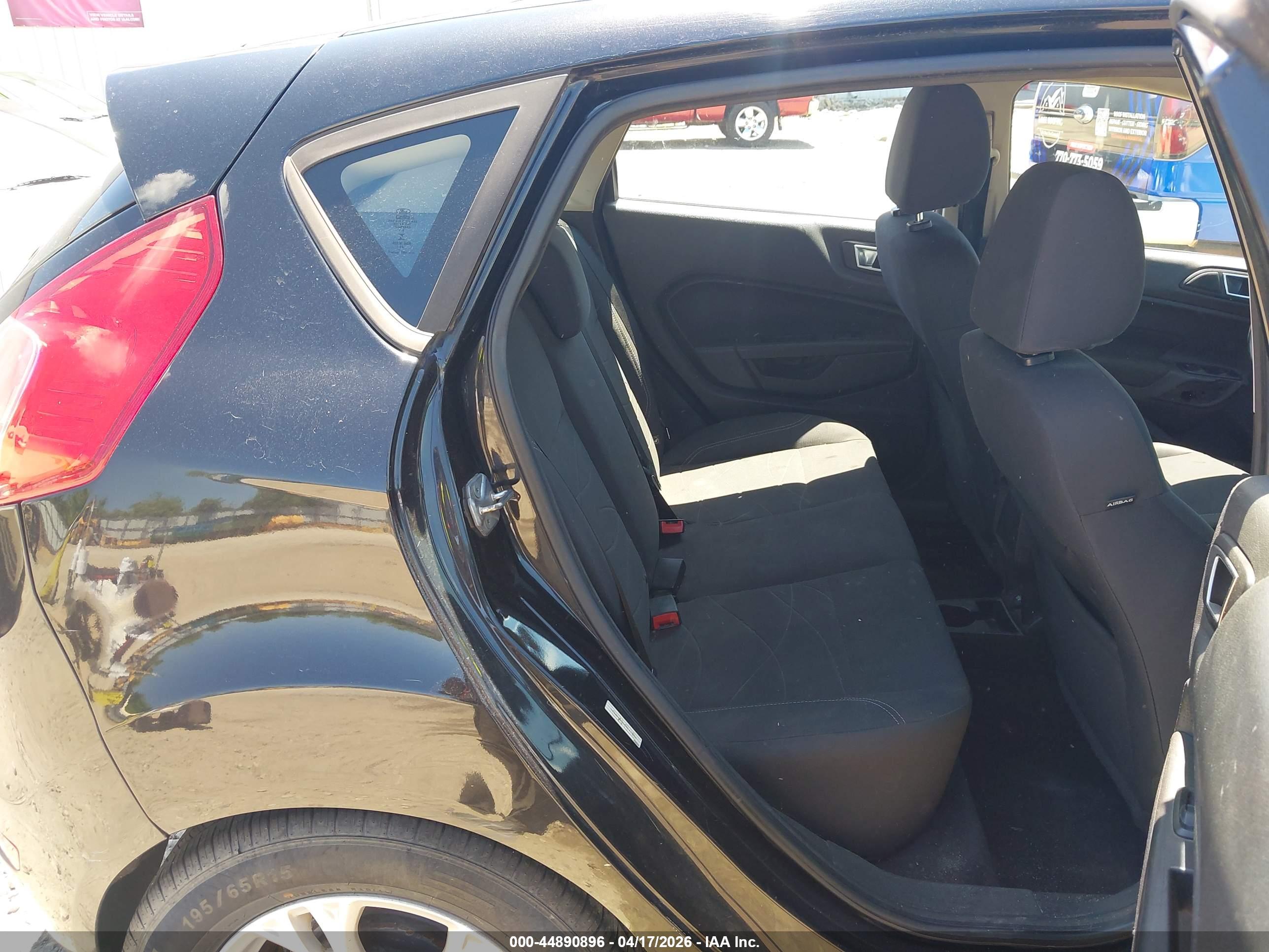 FORD FIESTA image 8
