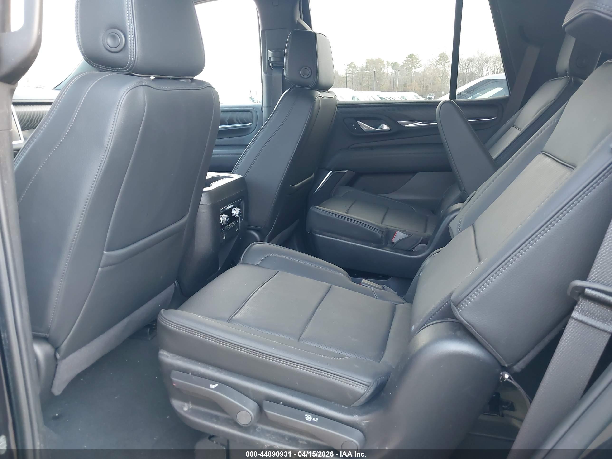 GMC YUKON image 8