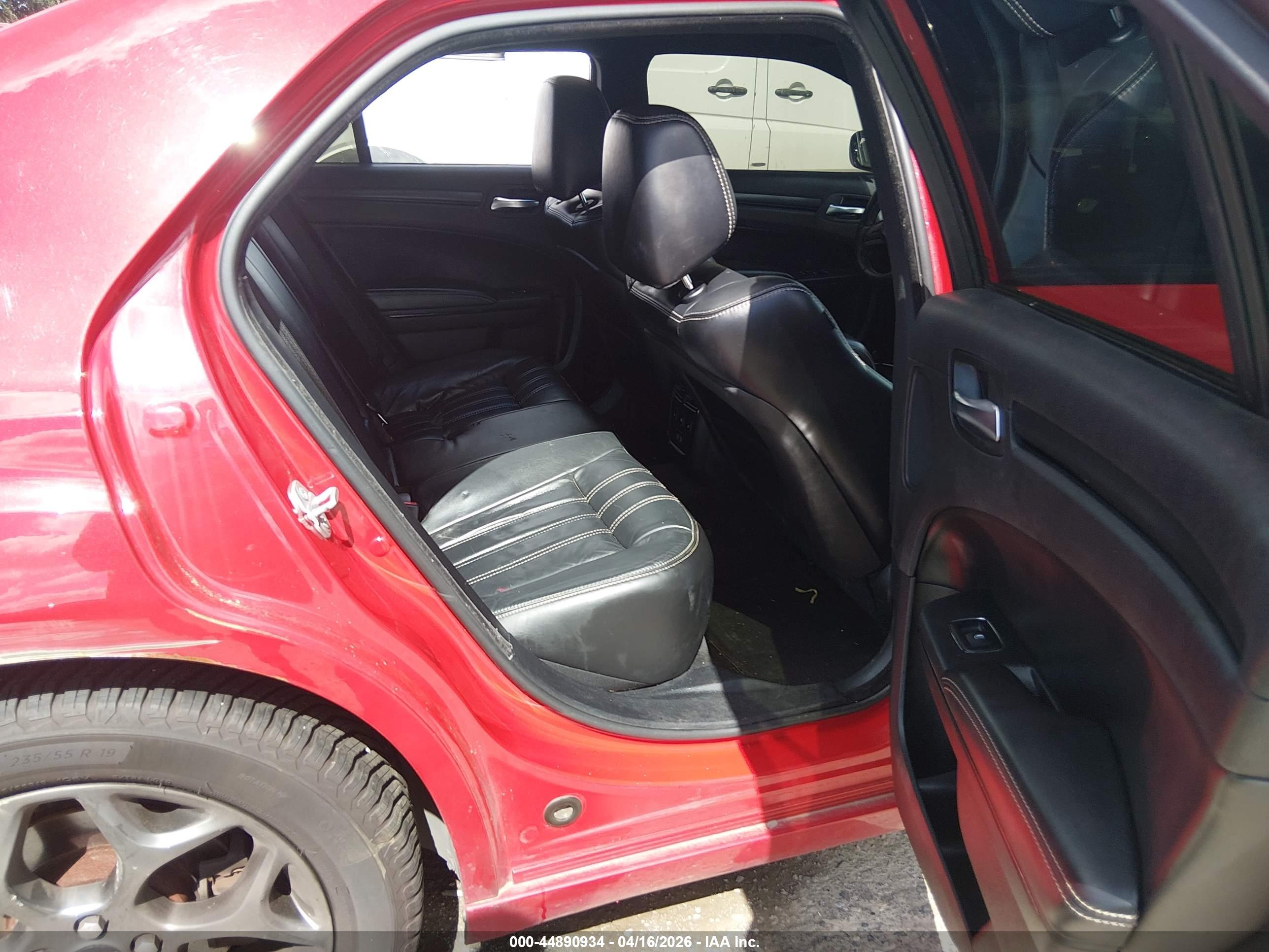 CHRYSLER 300 image 8