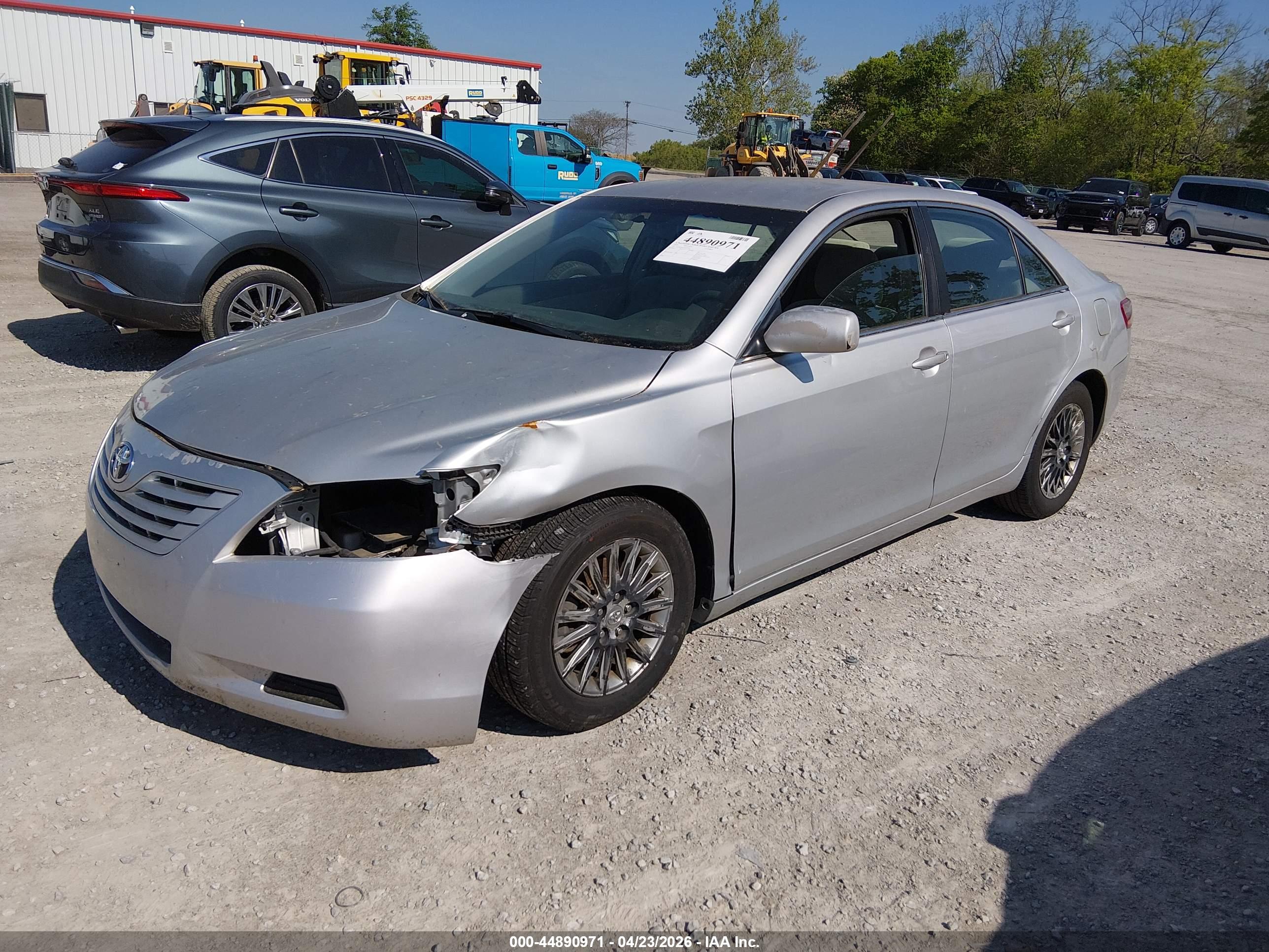 TOYOTA CAMRY image 2