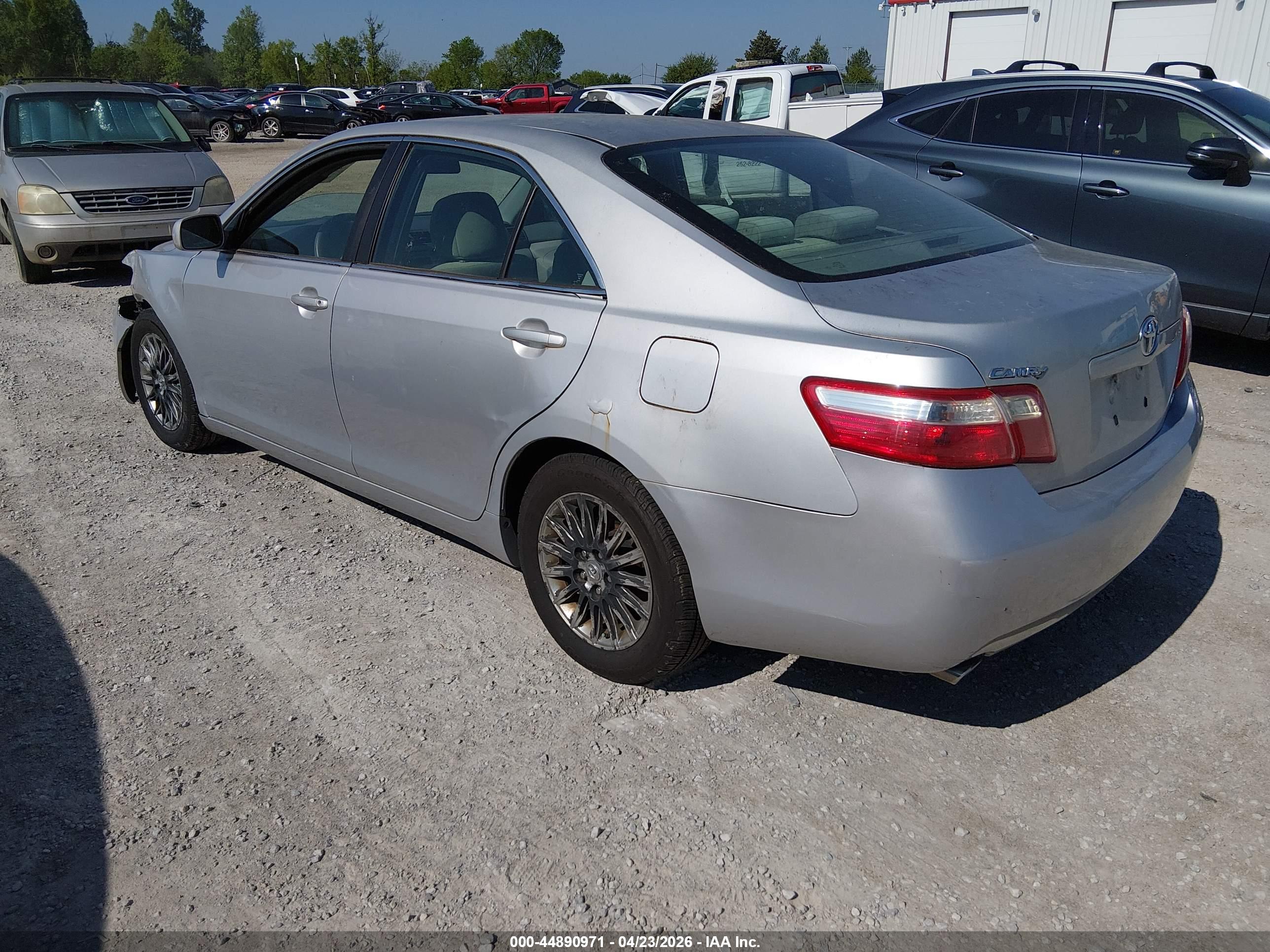 TOYOTA CAMRY image 3