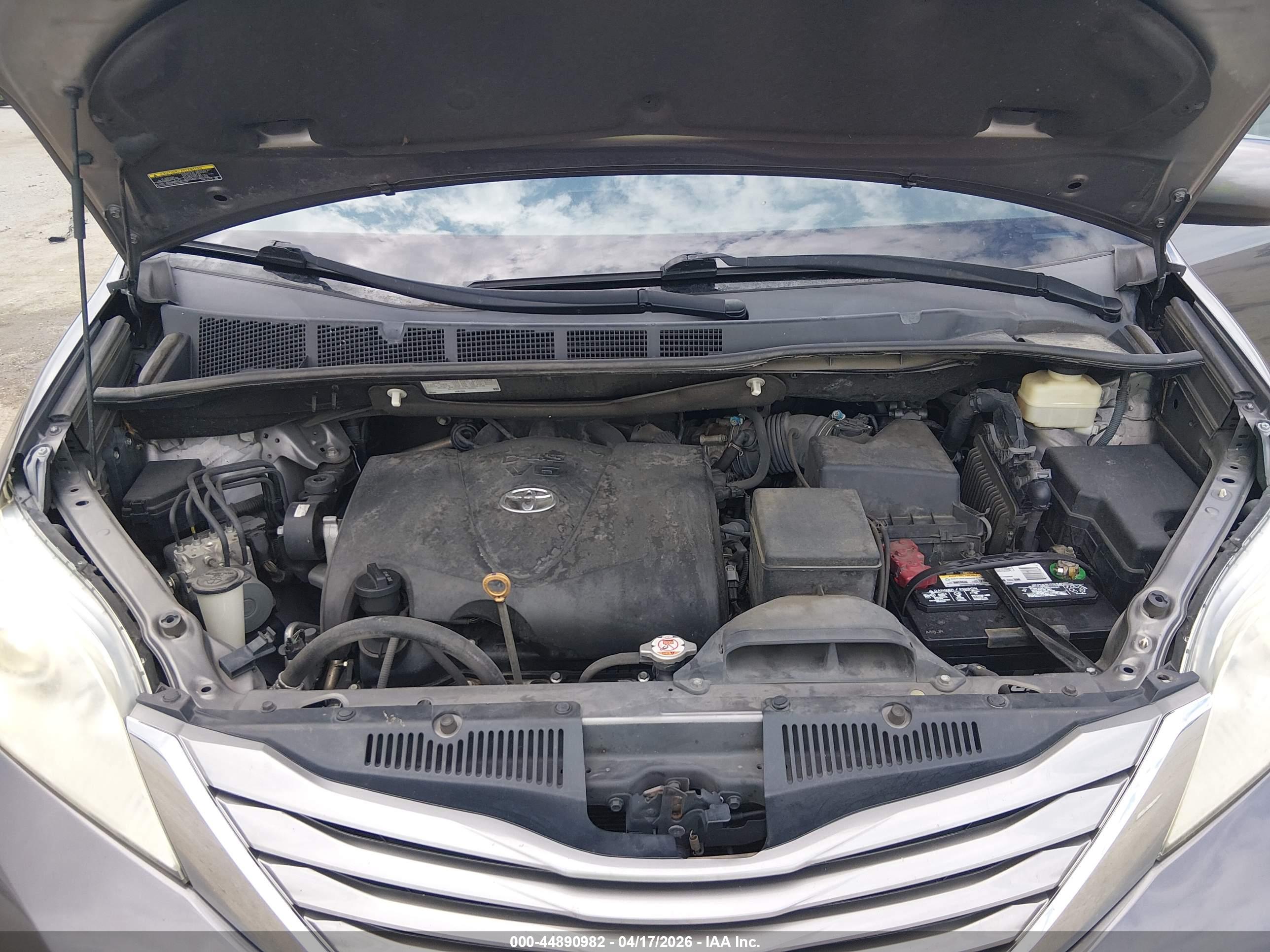 TOYOTA SIENNA image 10