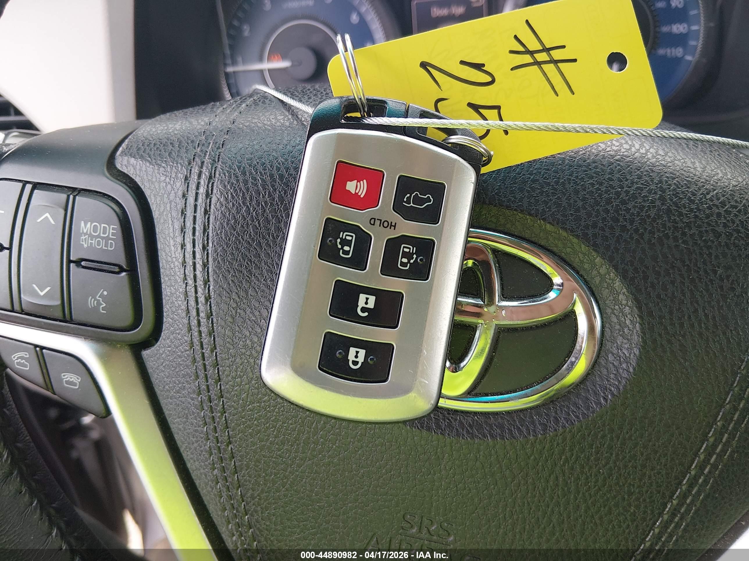 TOYOTA SIENNA image 11