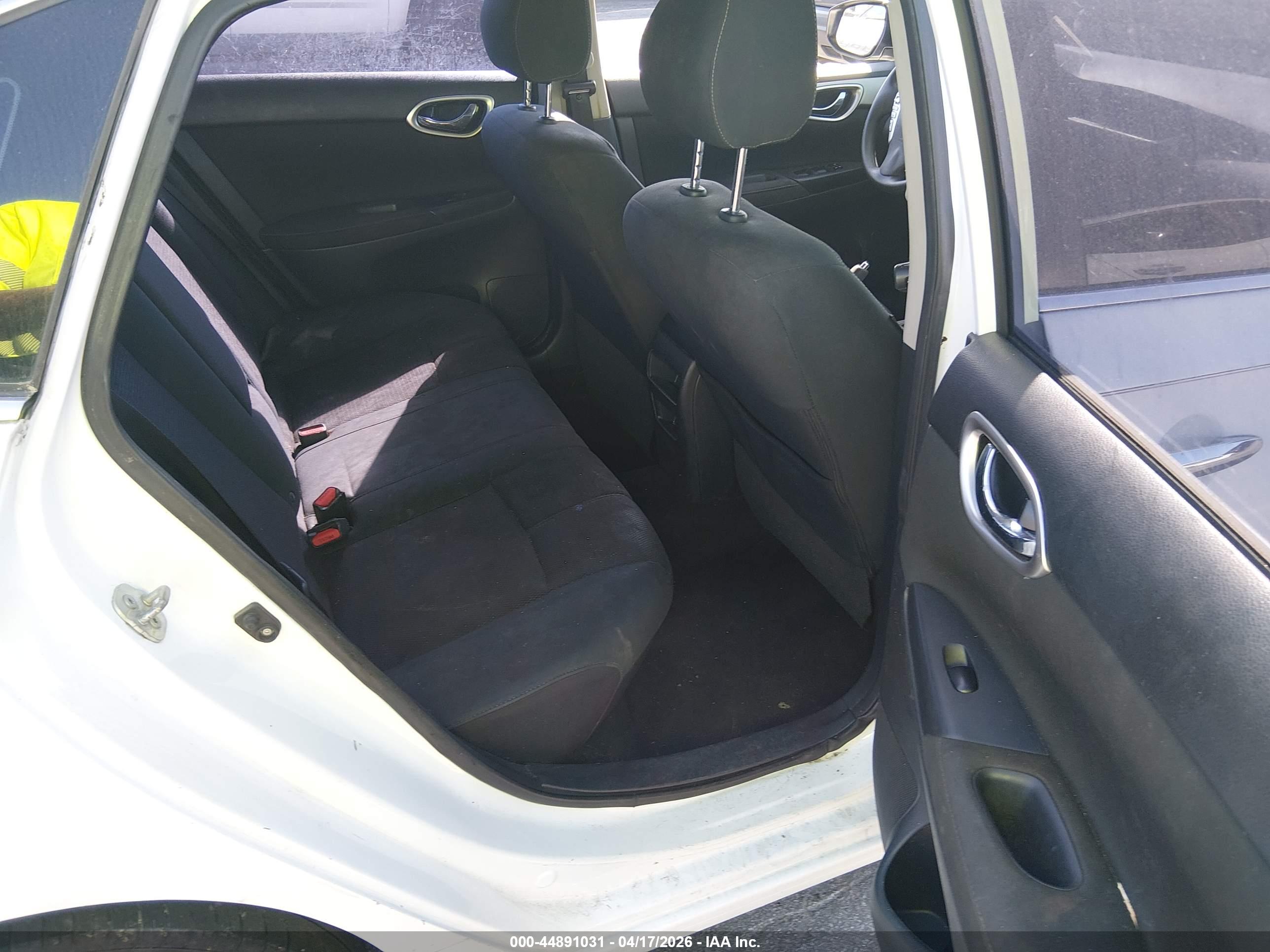 NISSAN SENTRA image 8