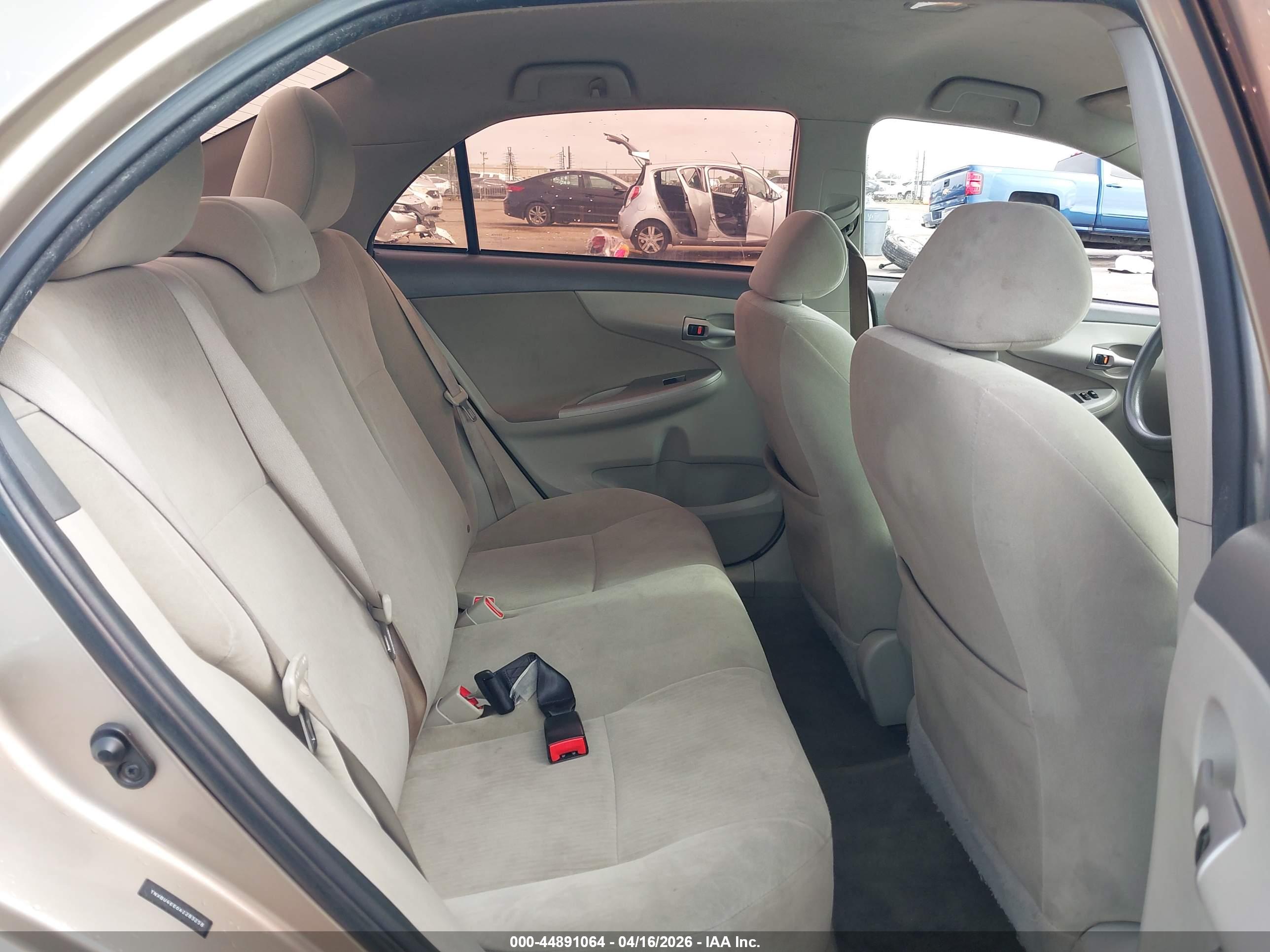 TOYOTA COROLLA image 8